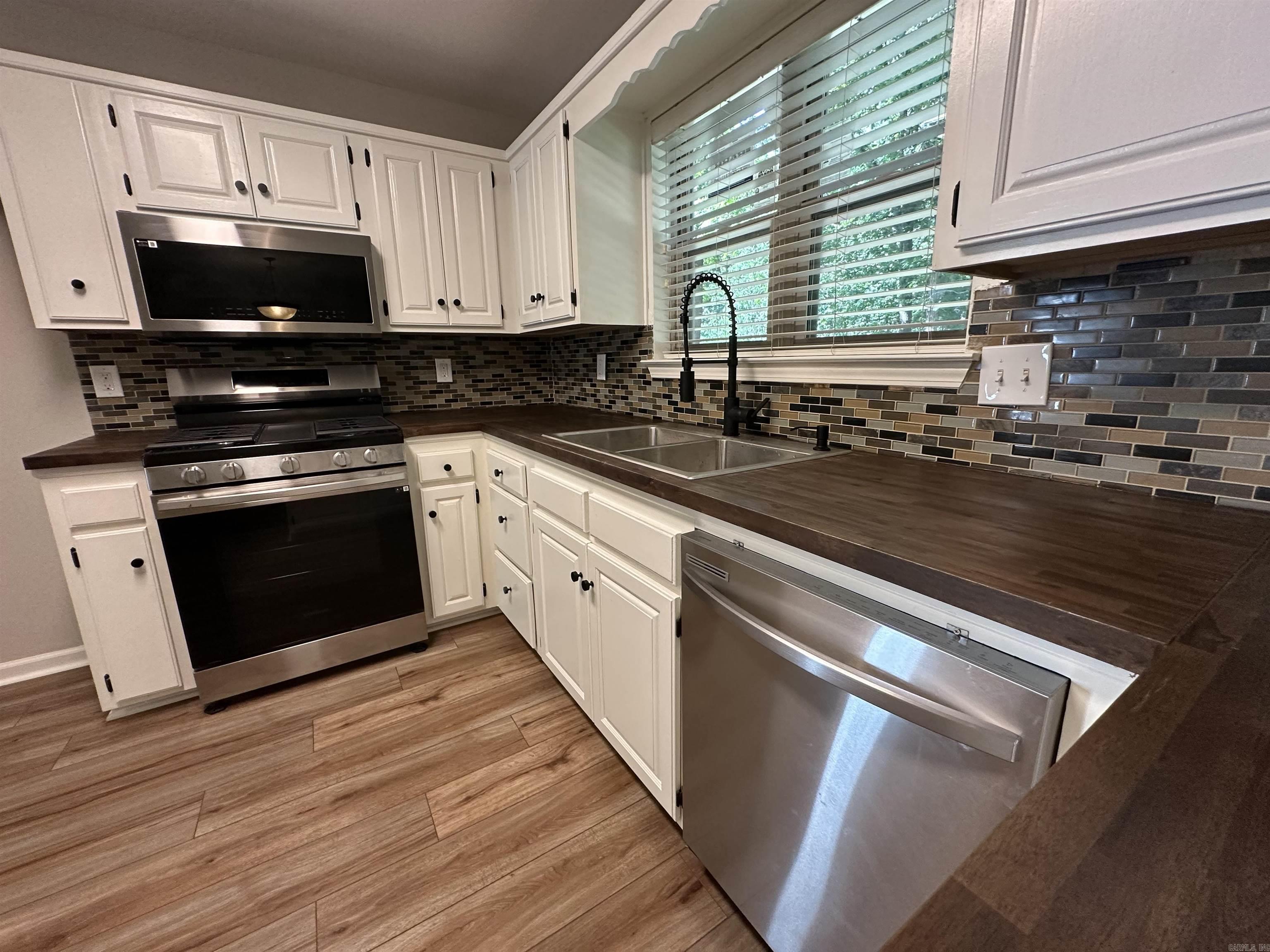 1108  River Oaks  Benton, AR