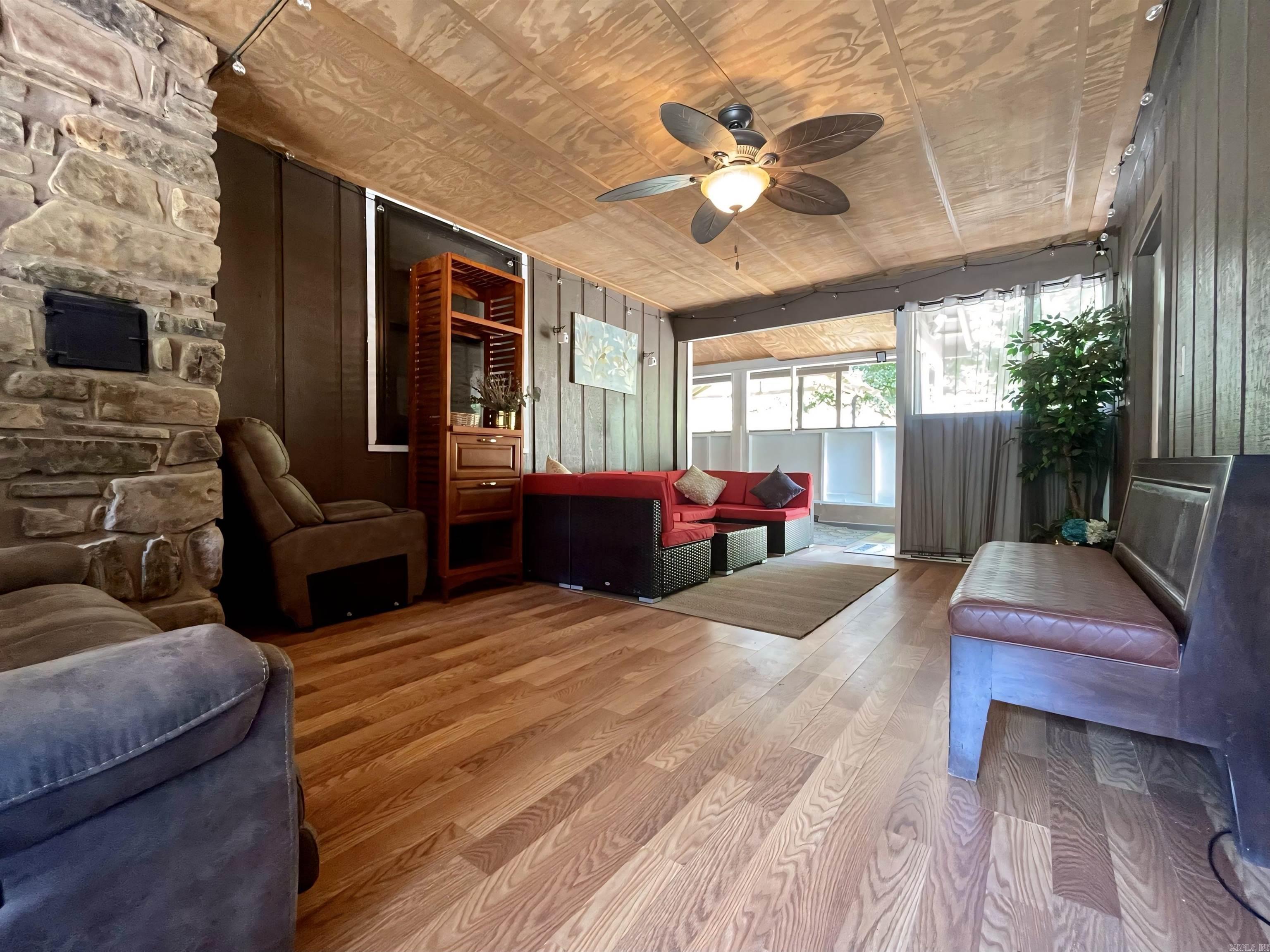 453  Razorback  Clinton, AR