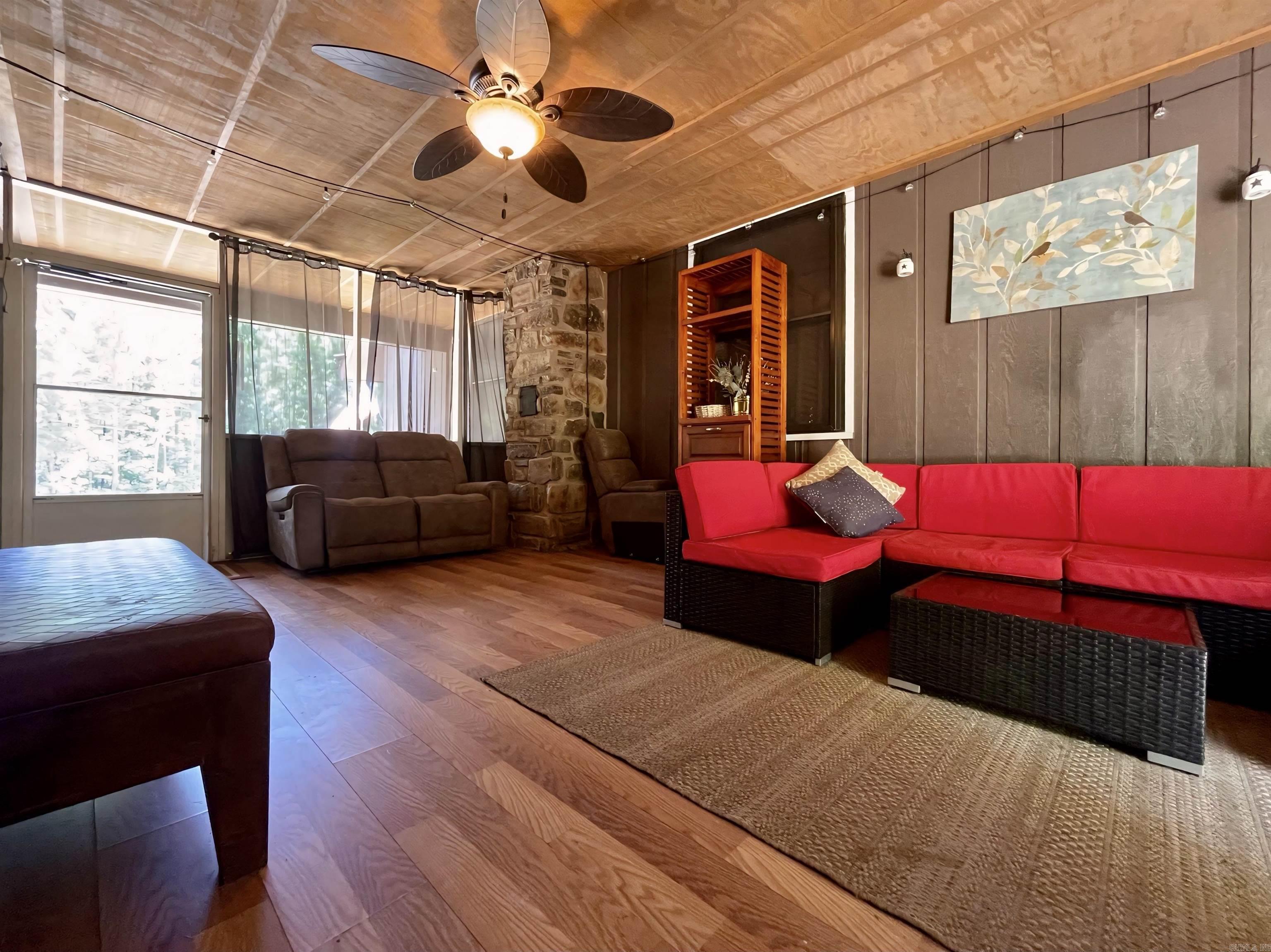 453  Razorback  Clinton, AR