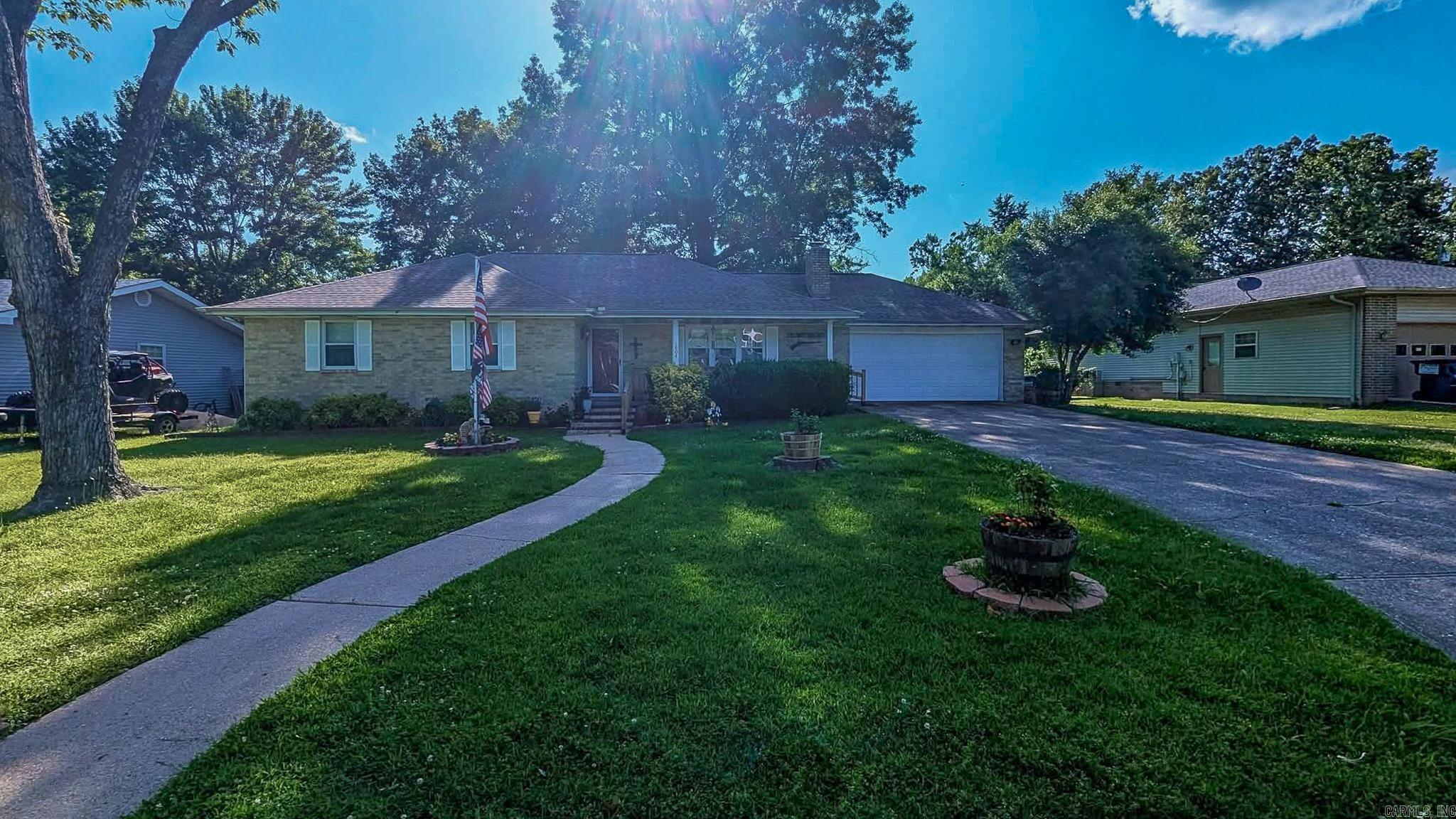 1604  Meadowbrook  Mountain Home, AR