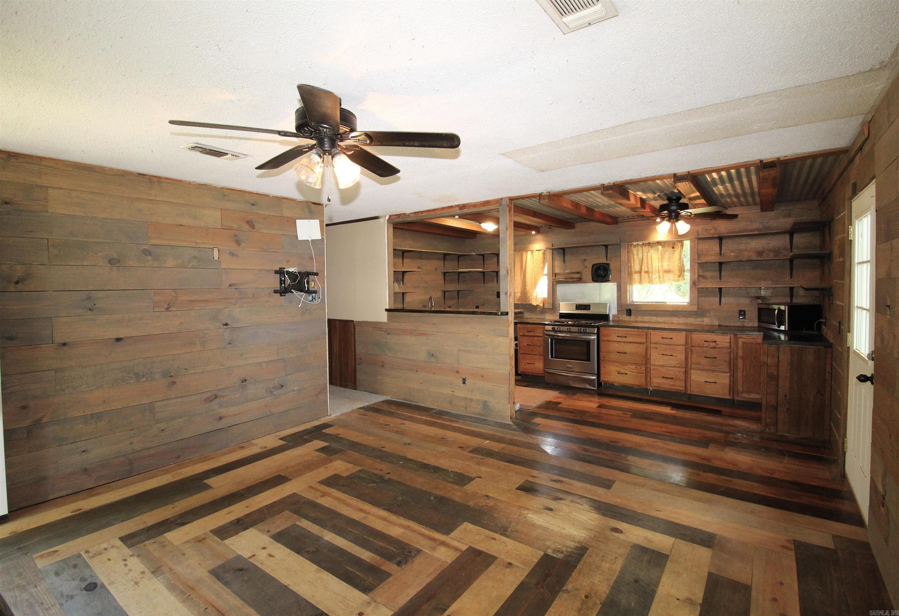 803 Reeder Road  Leola, AR