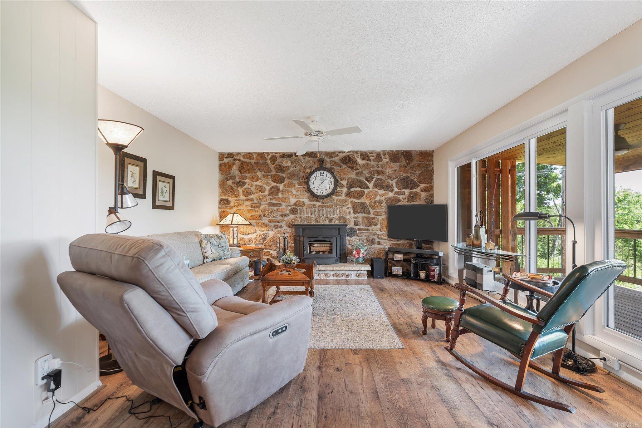 99 Shoreline Drive  Mountain Home, AR