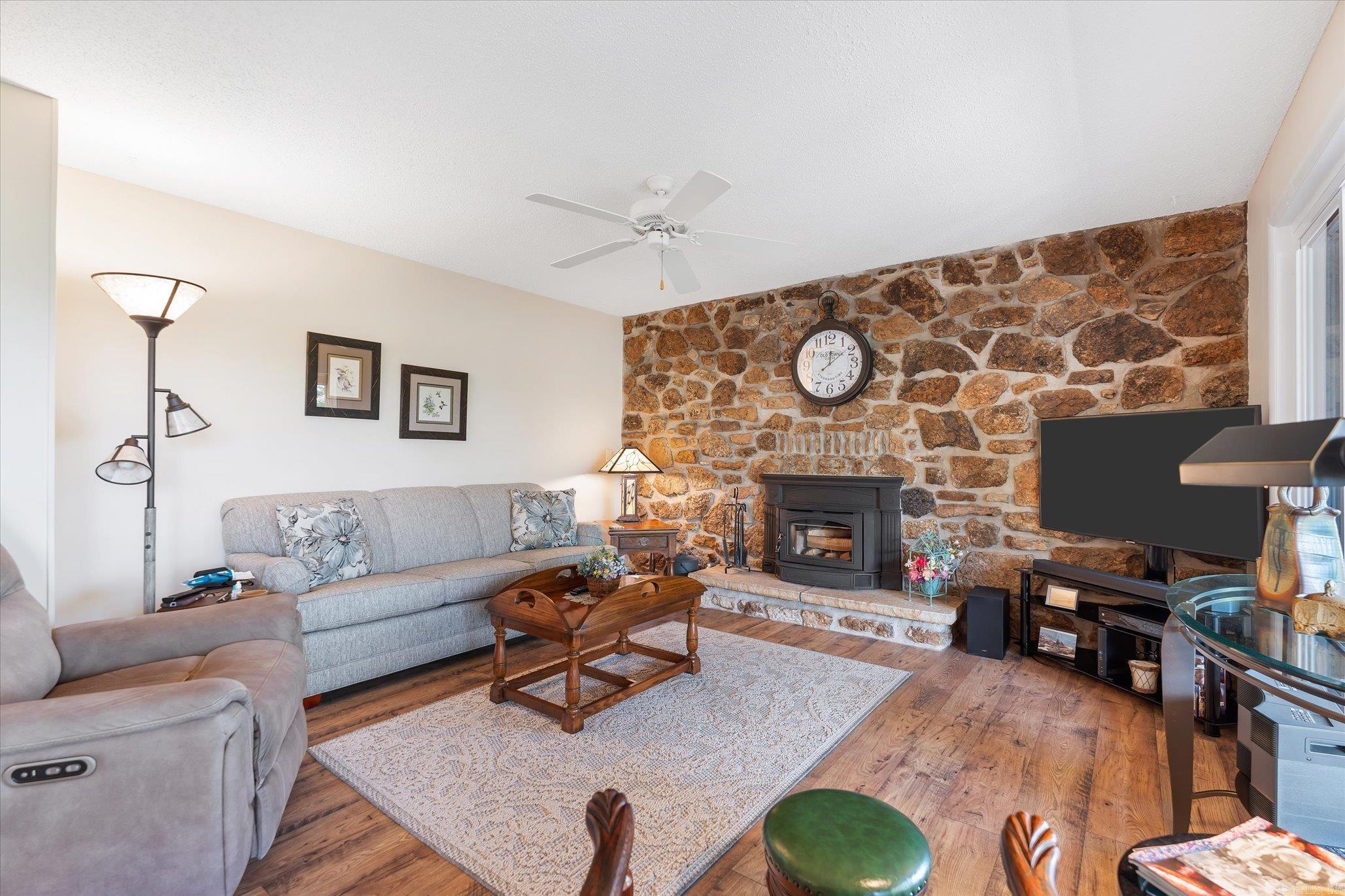 99 Shoreline Drive  Mountain Home, AR