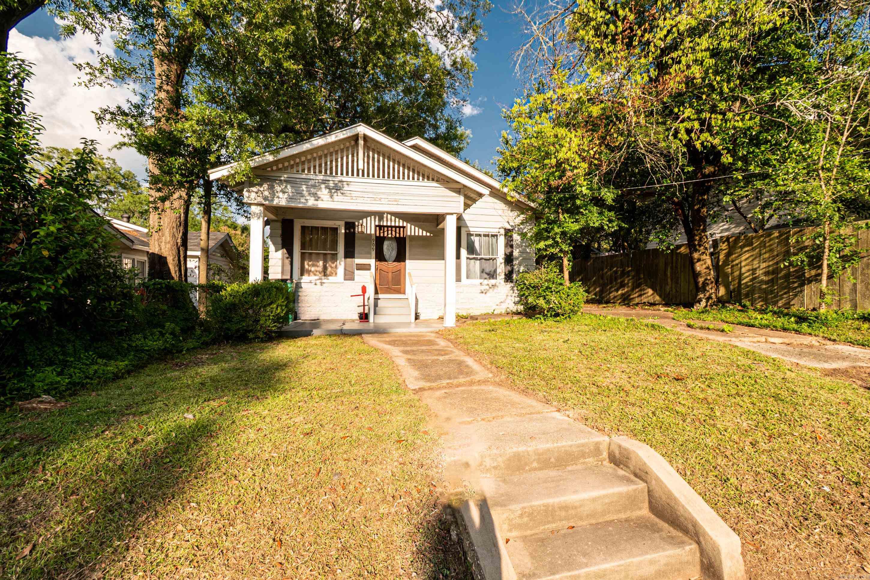 909 N Madison  El Dorado, AR