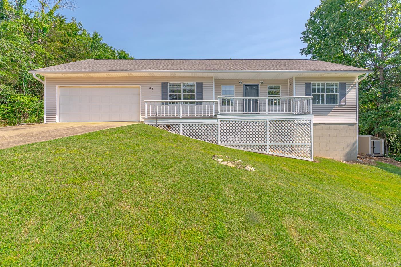 87 Mineola Dr