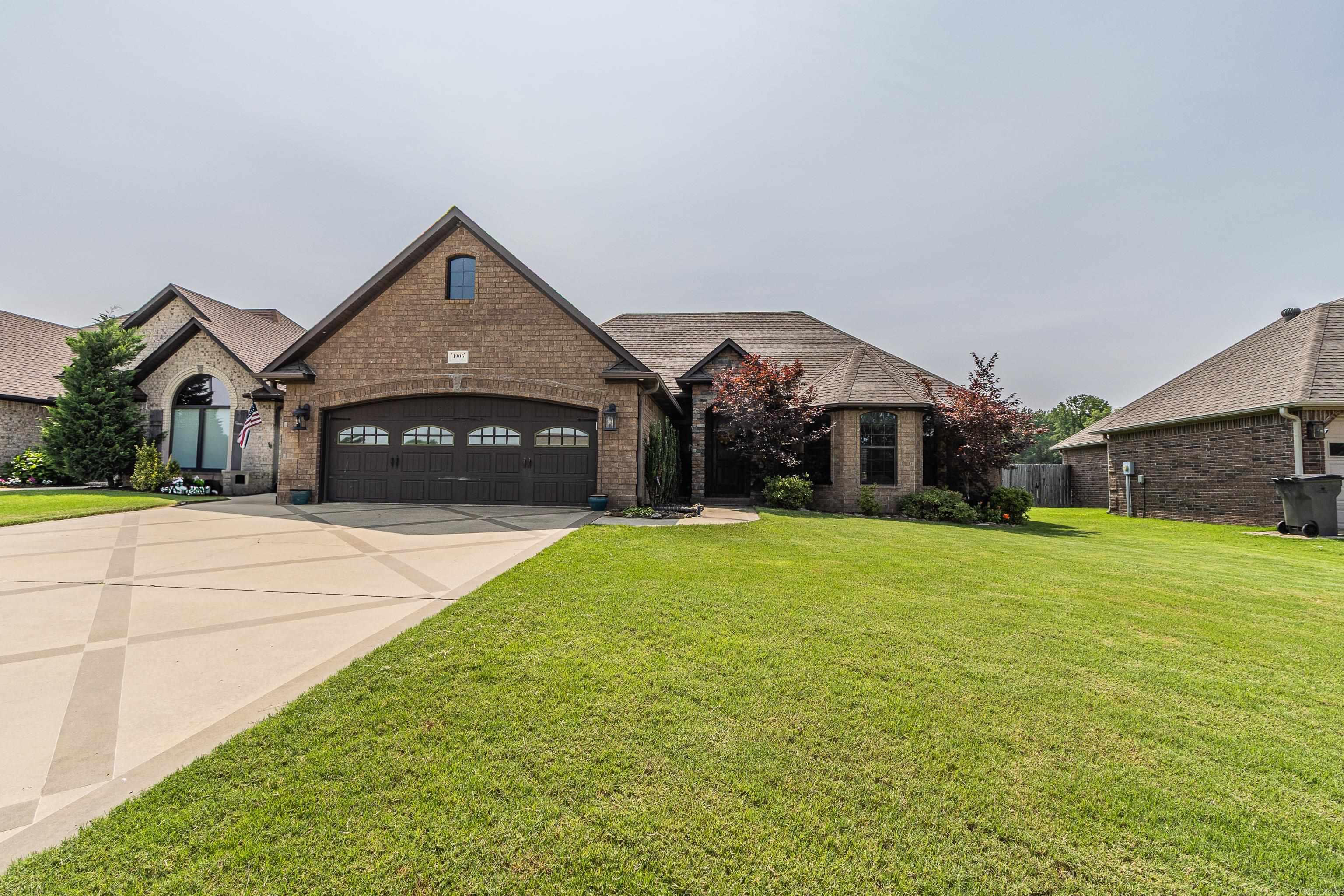 1906 WALNUT VALLEY Paragould, AR 72450-0000