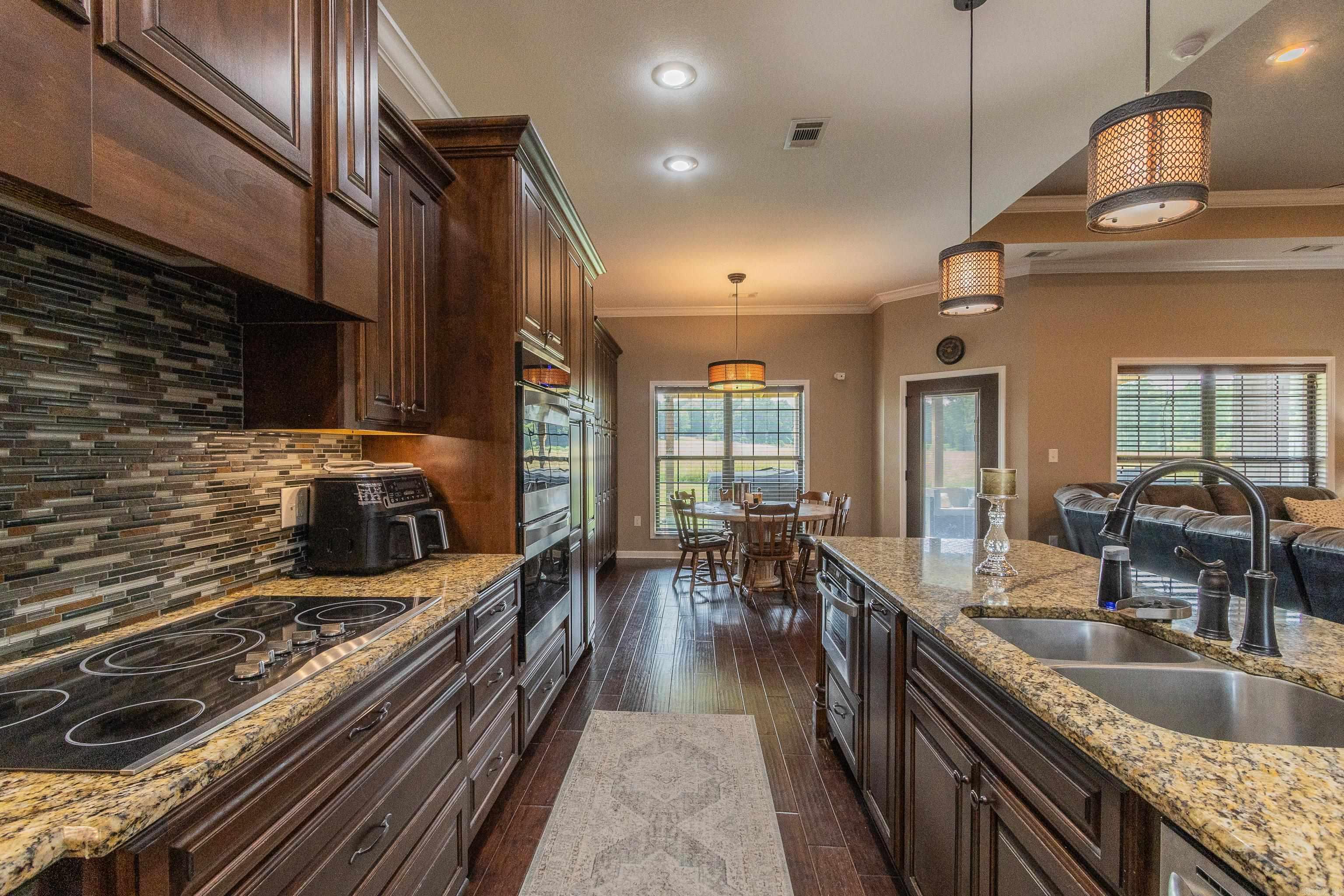 1906 WALNUT VALLEY Paragould, AR 72450-0000