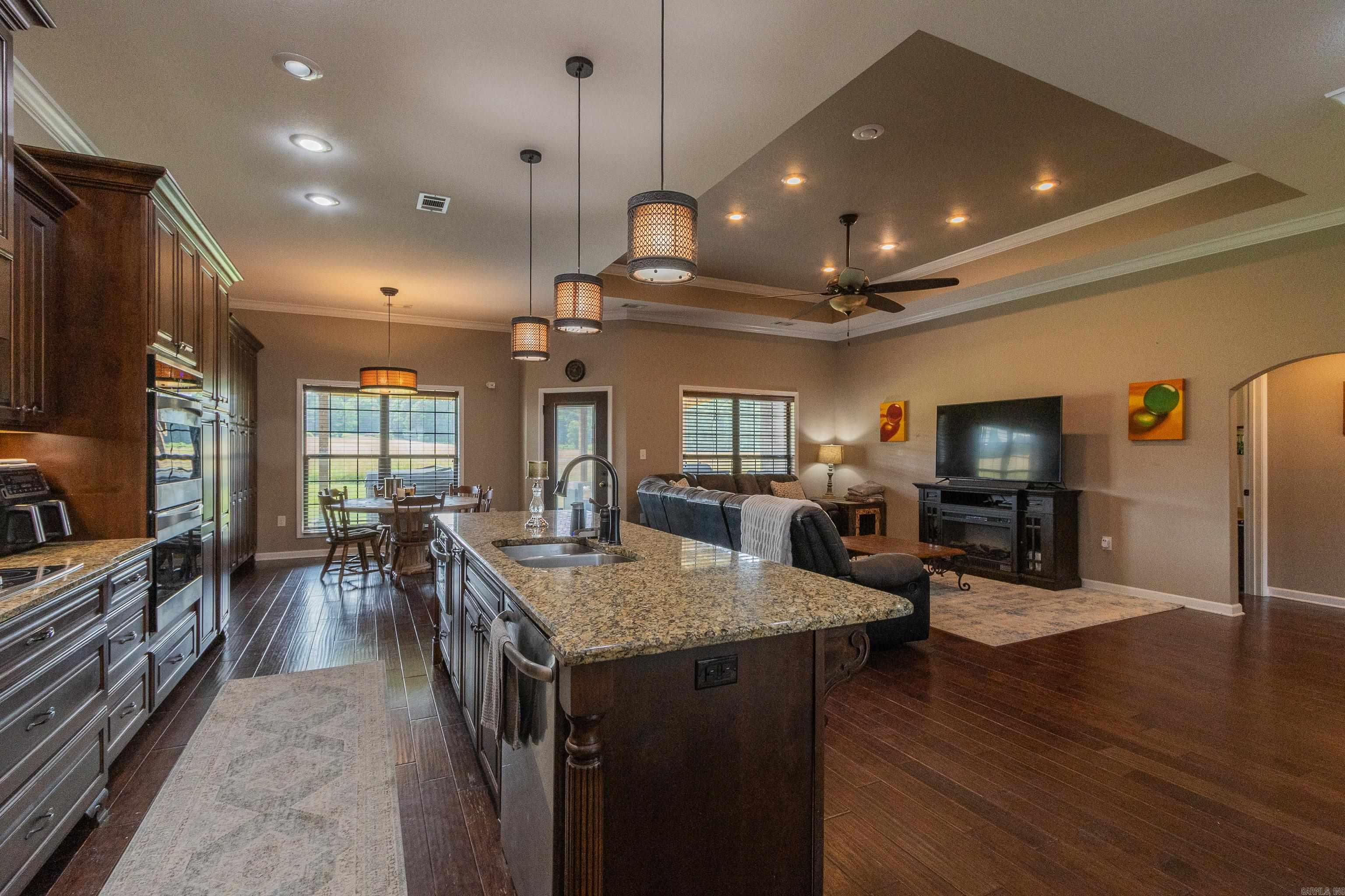 1906 WALNUT VALLEY Paragould, AR 72450-0000