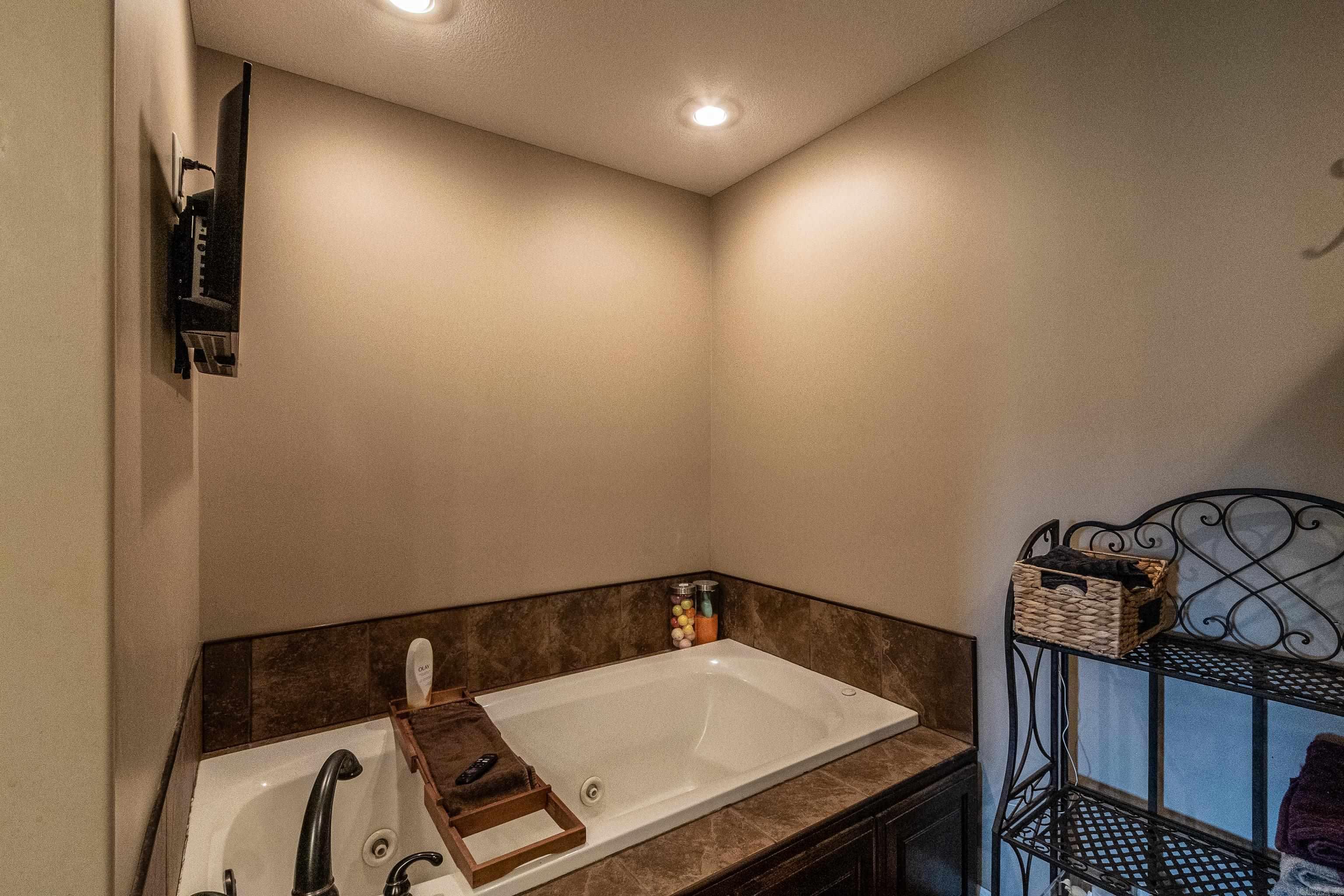 1906 WALNUT VALLEY Paragould, AR 72450-0000