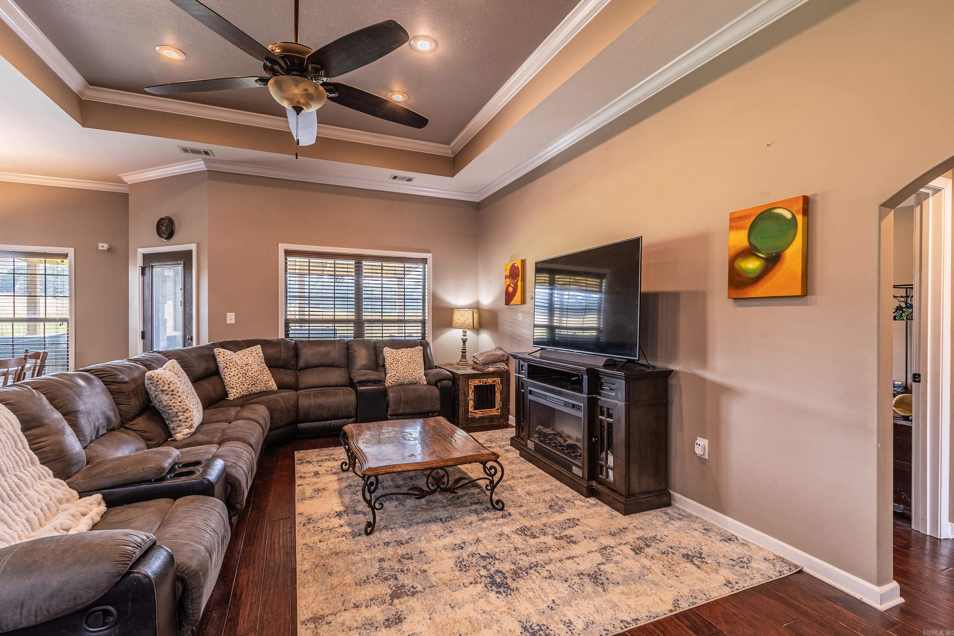 1906 WALNUT VALLEY Paragould, AR 72450-0000