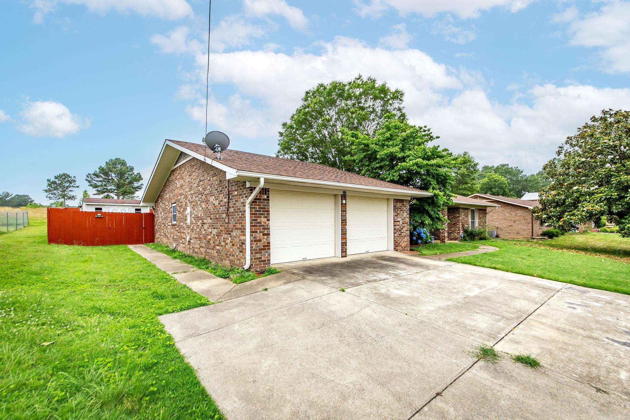221 San Juan  Hot Springs, AR