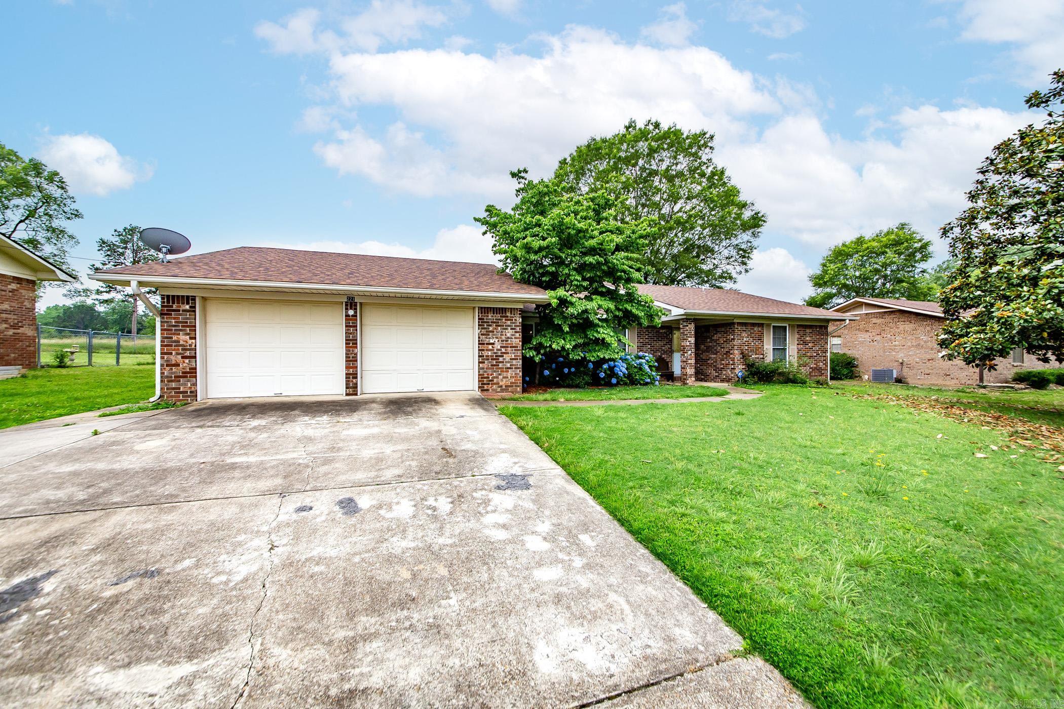 221 San Juan  Hot Springs, AR