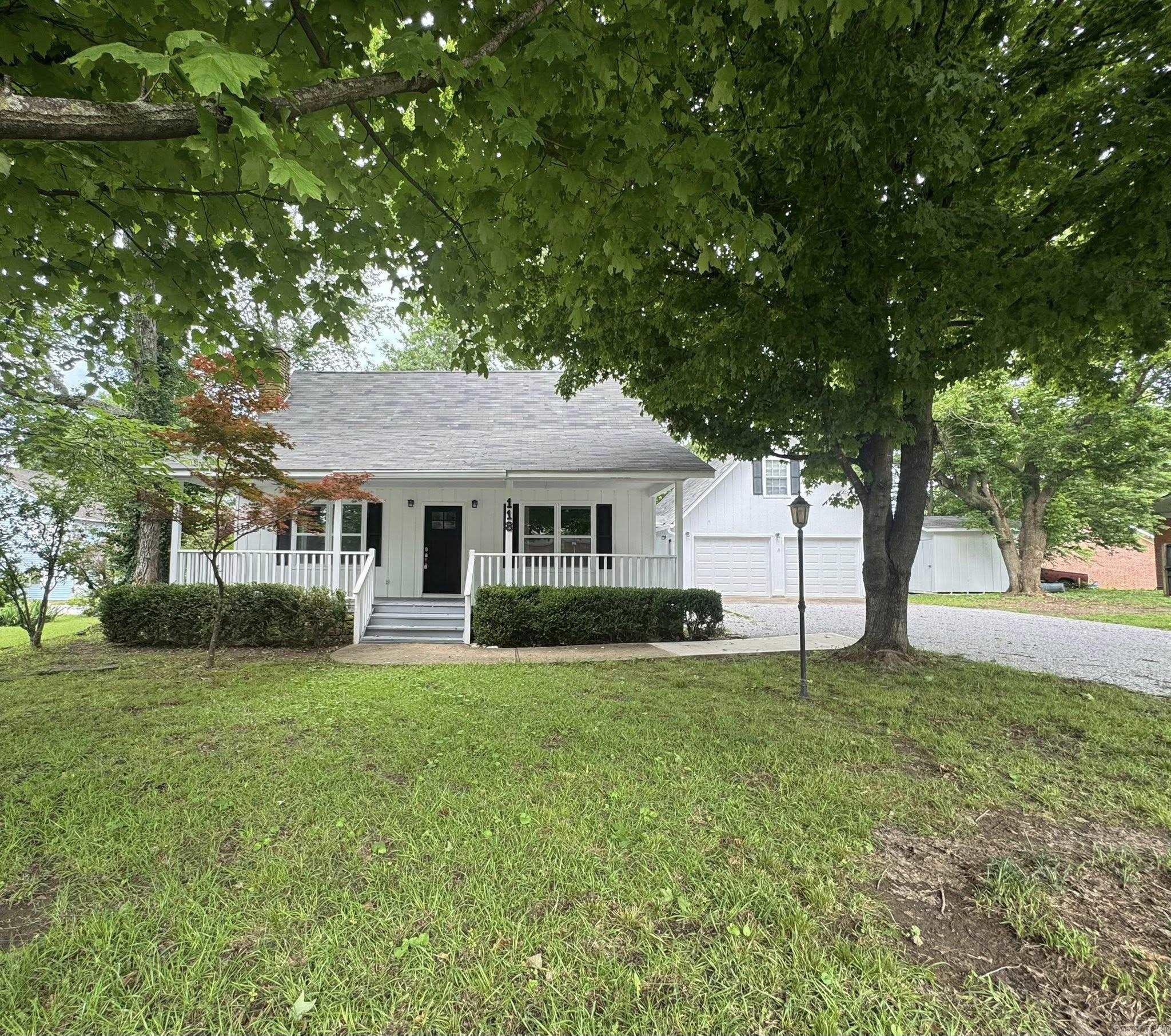 118 Lancaster  Mountain View, AR