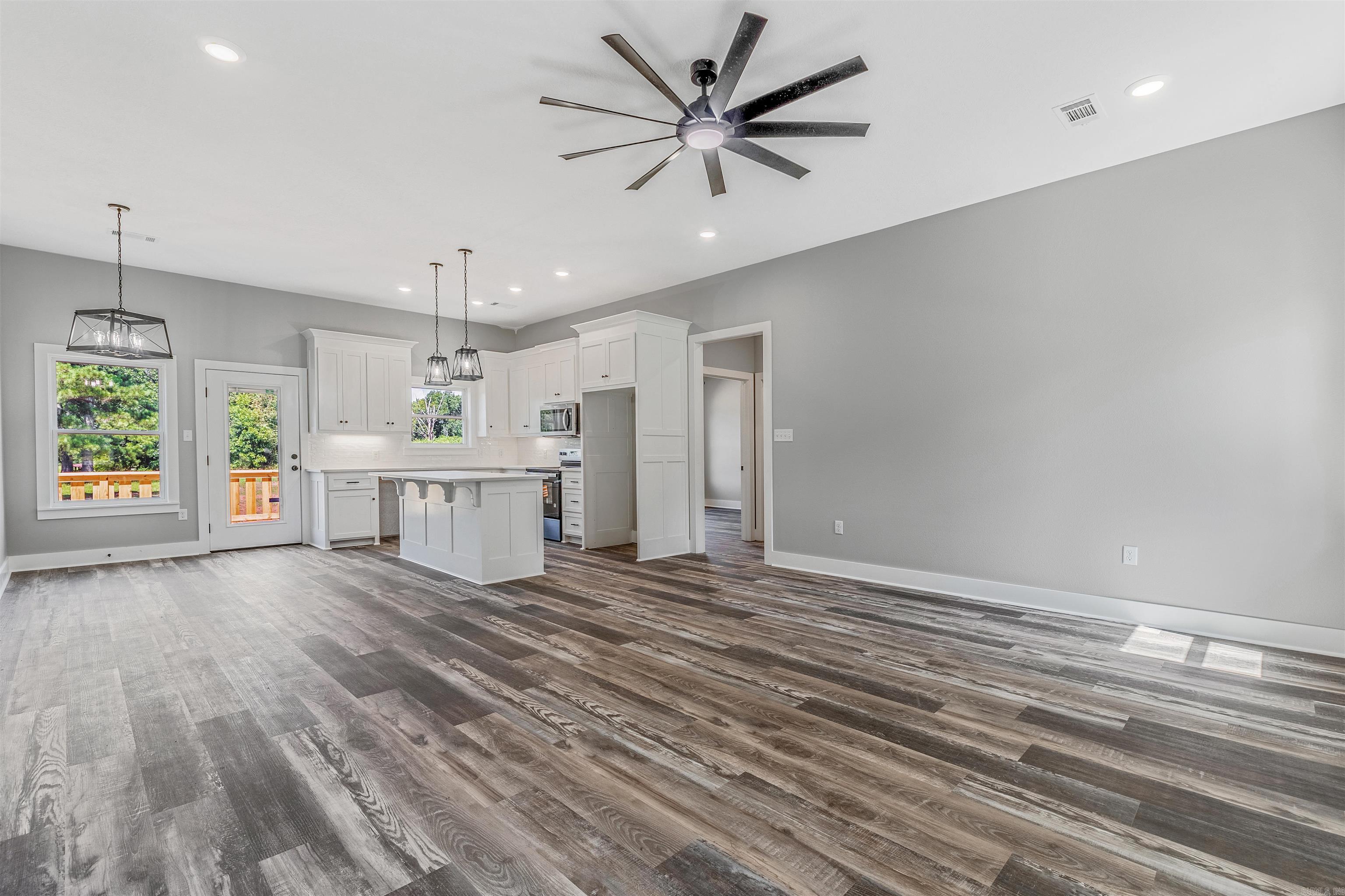 19 Mountain Grove Greenbrier, AR 72058