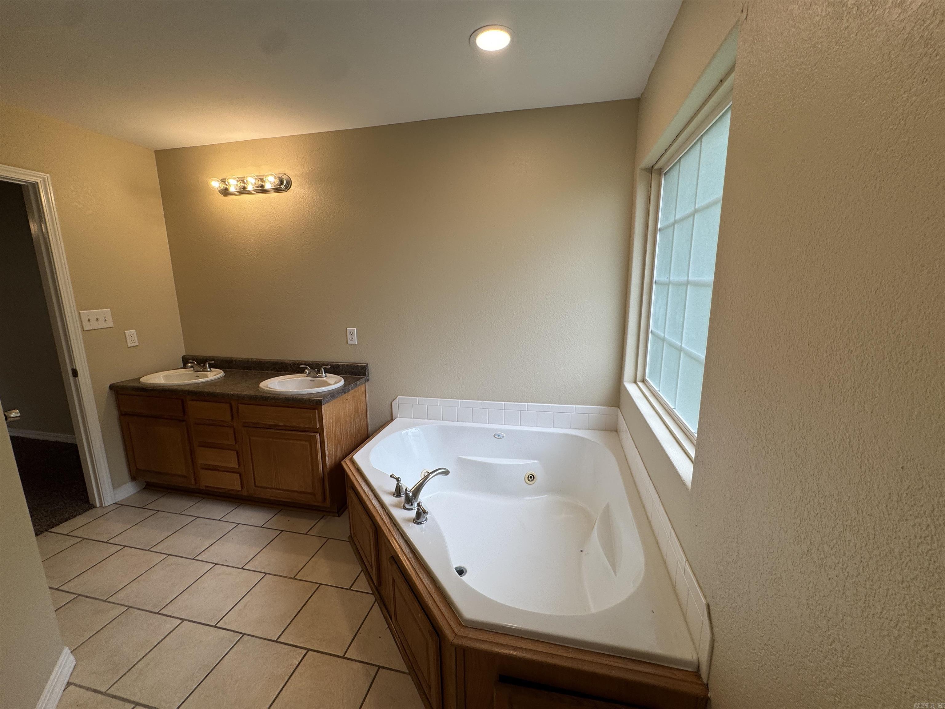 806 S 3rd St  Dardanelle, AR