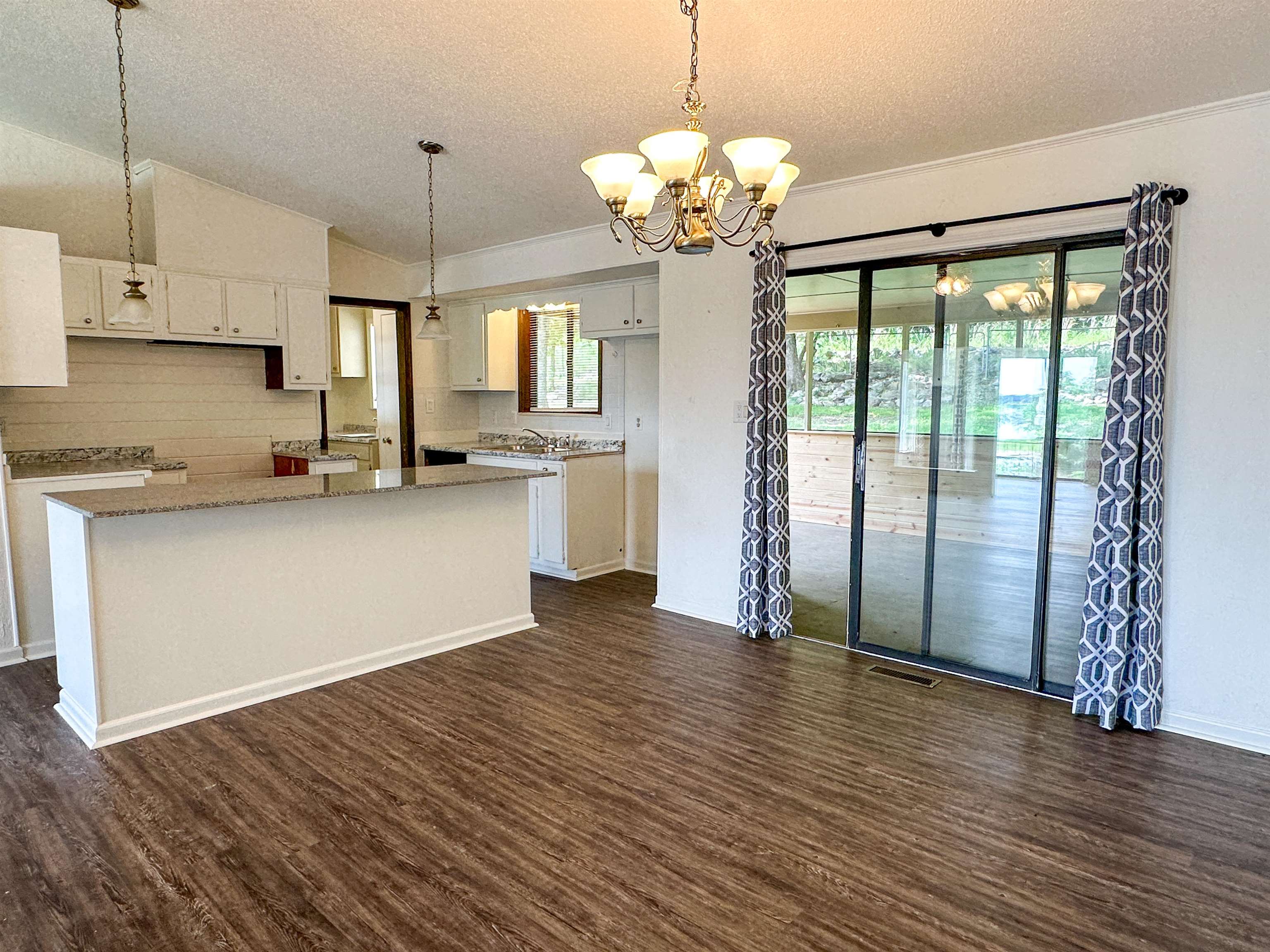 1502 E Emerald Cove  Horseshoe Bend, AR