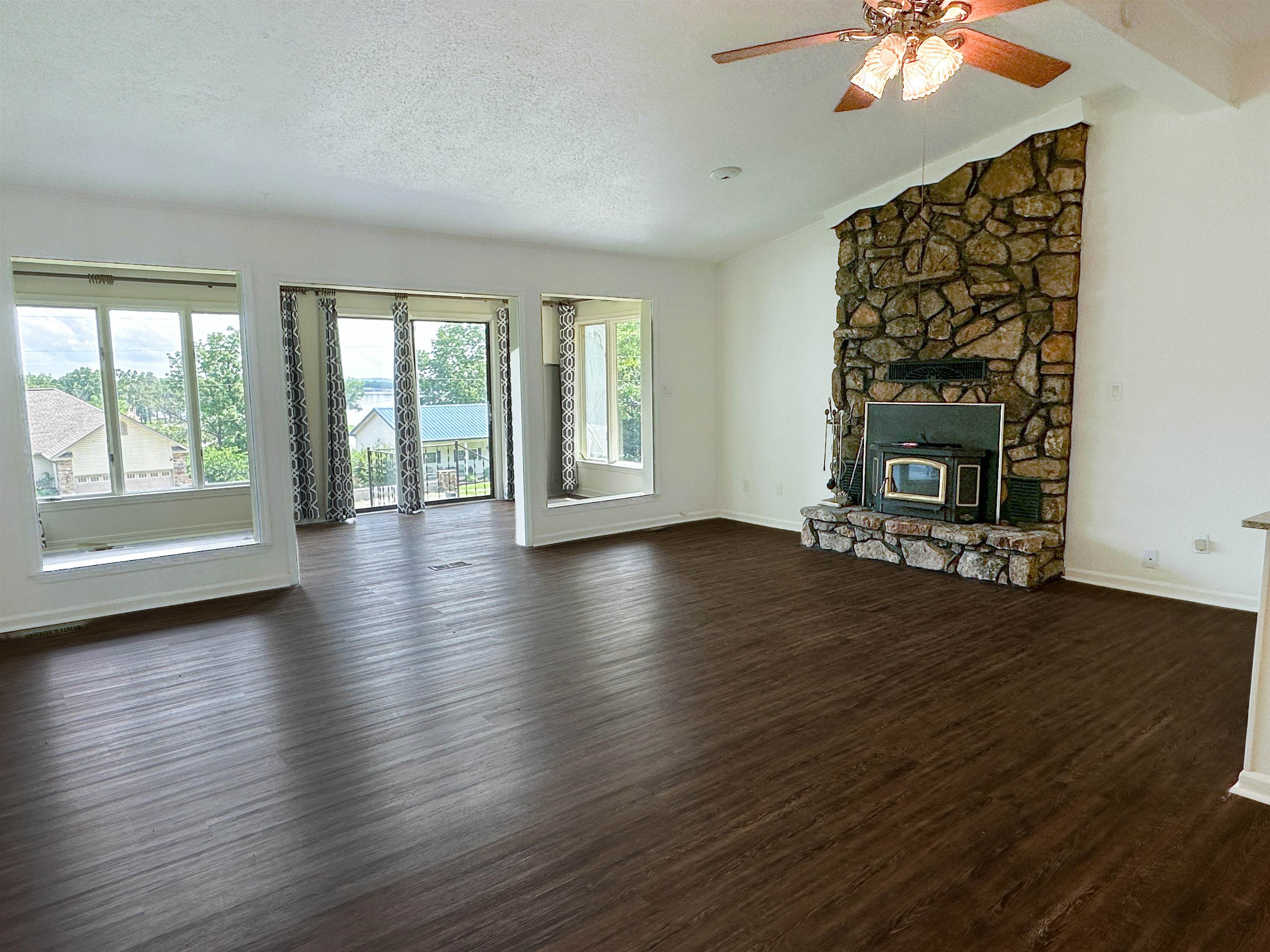 1502 E Emerald Cove  Horseshoe Bend, AR