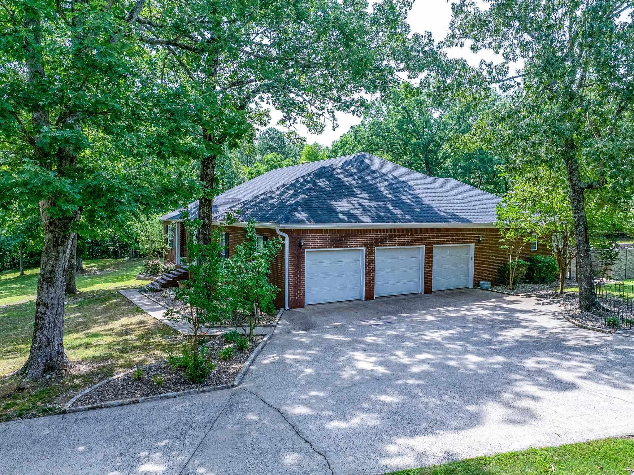 1095 Blue Grass  Benton, AR