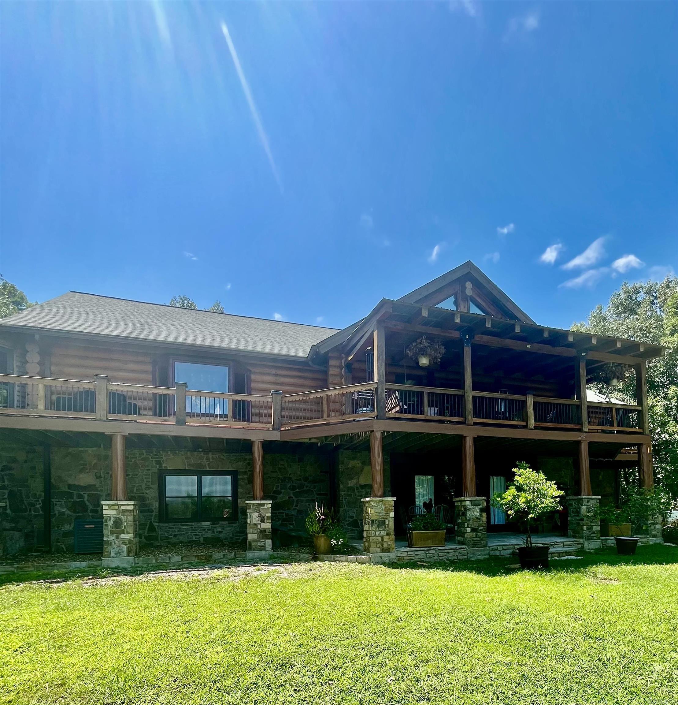 1370 Holmes Rd  Mountain View, AR