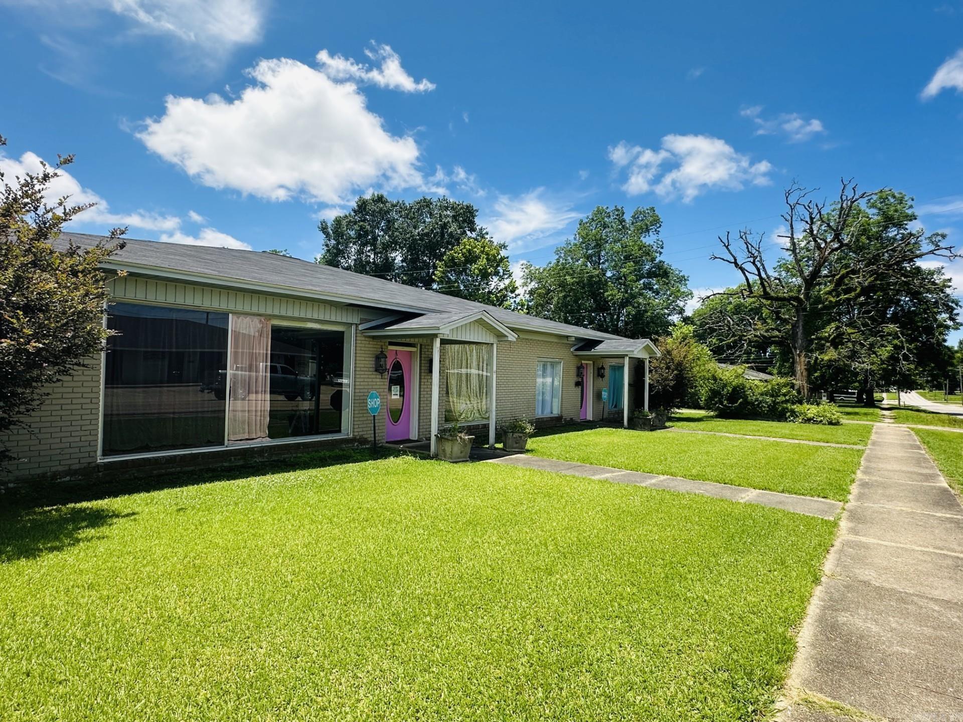 203 W 3Rd Ave  Crossett, AR