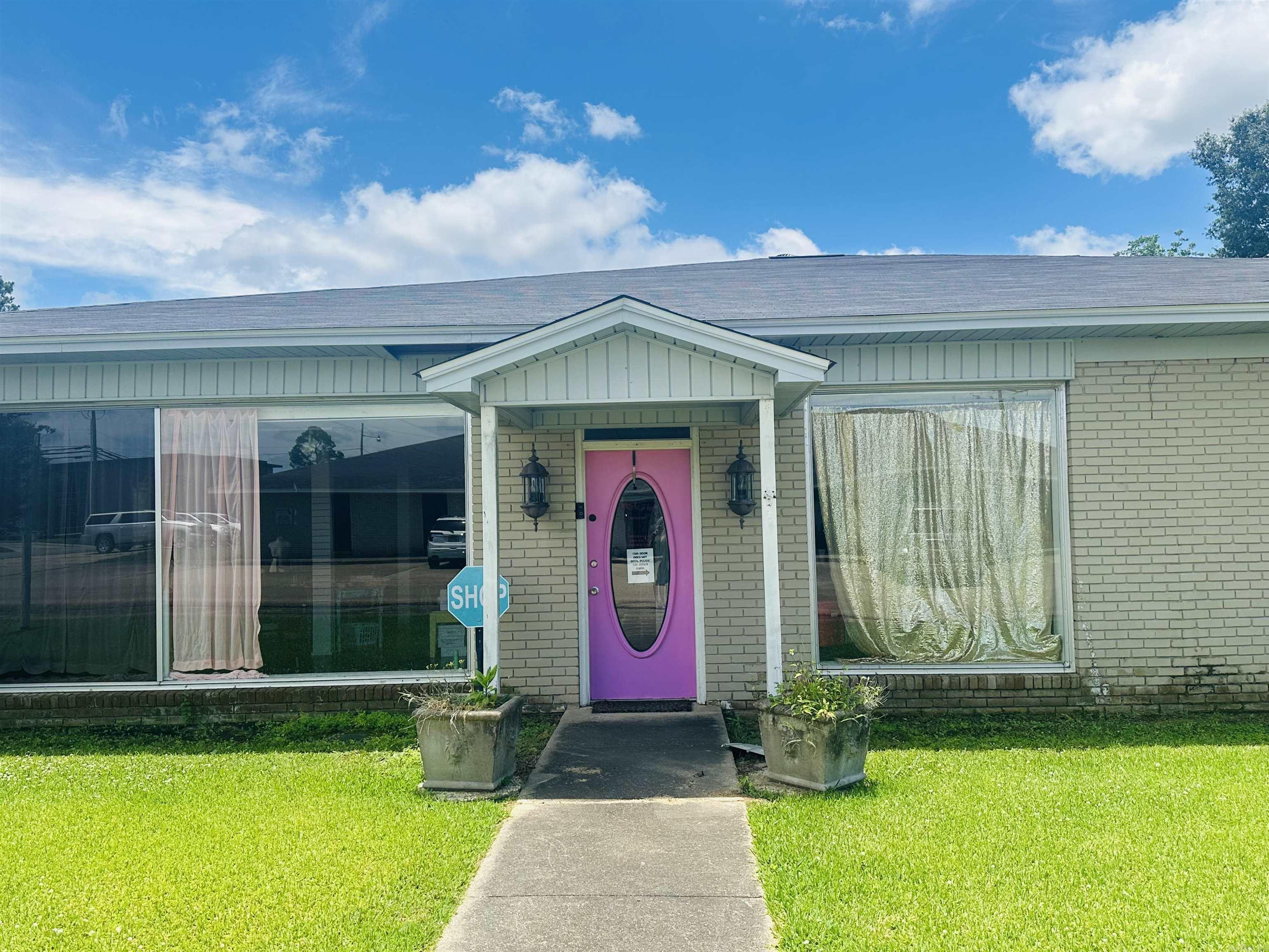 203 W 3Rd Ave  Crossett, AR