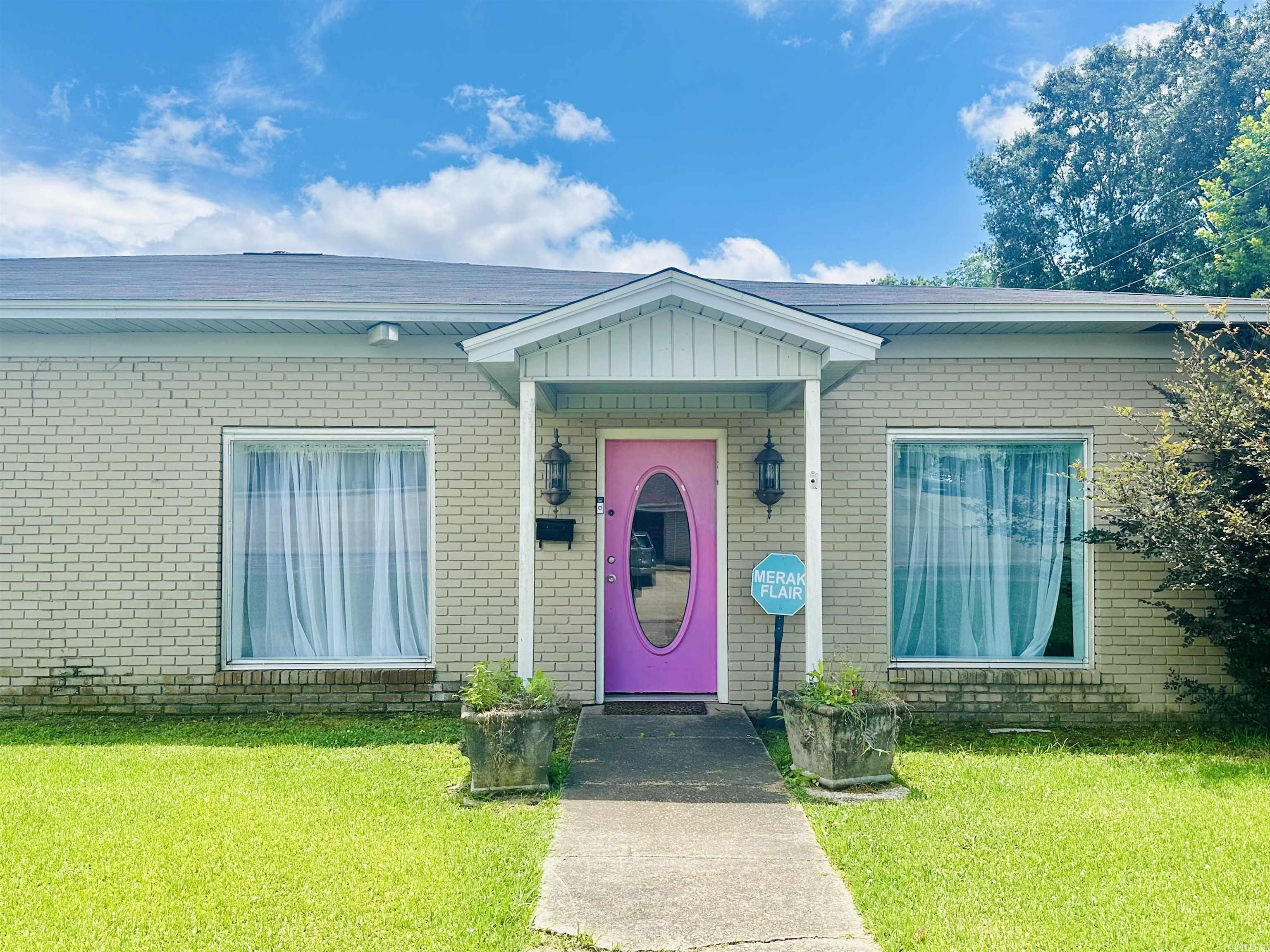 203 W 3Rd Ave  Crossett, AR