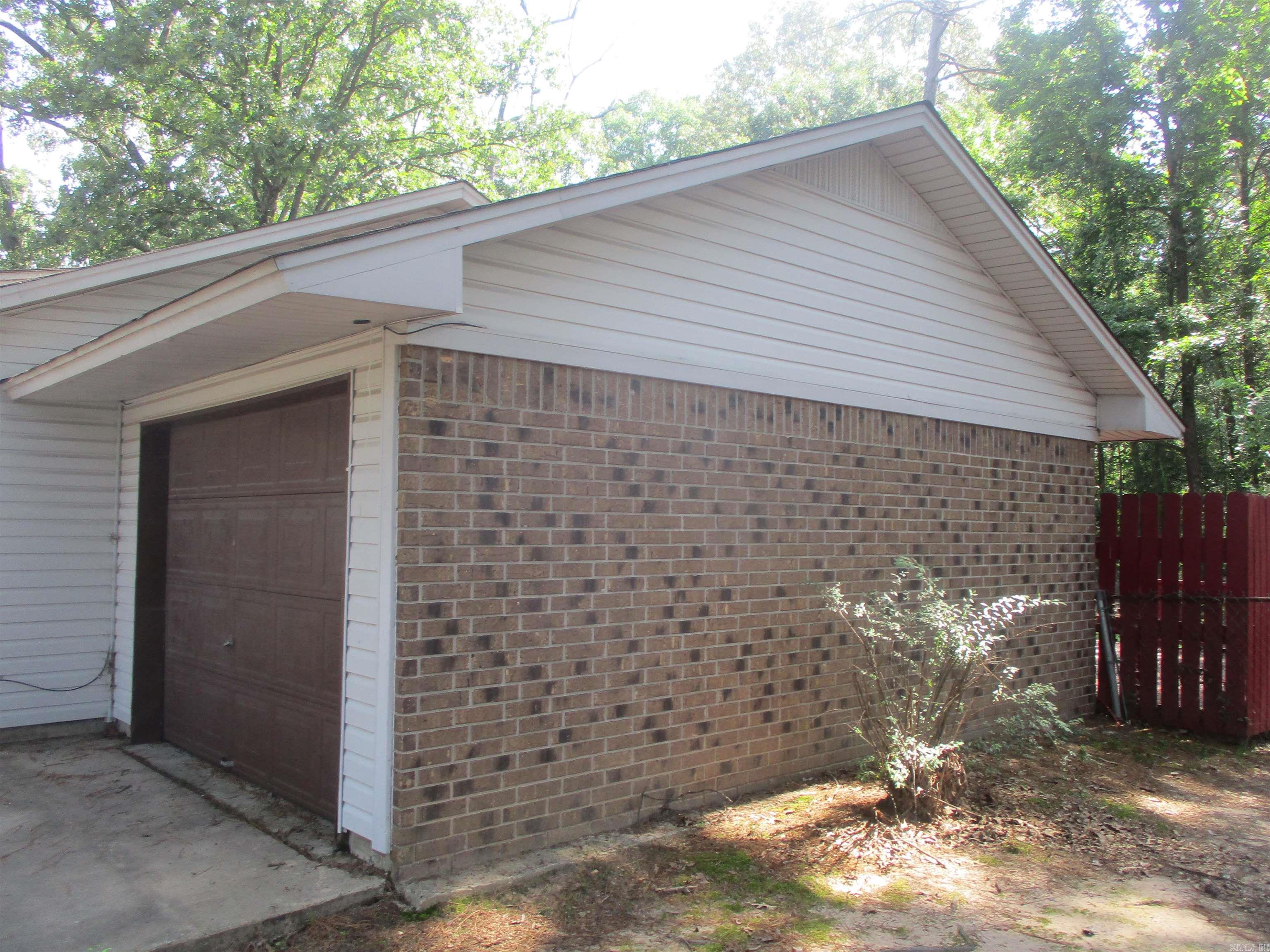 2305 Betty  White Hall, AR