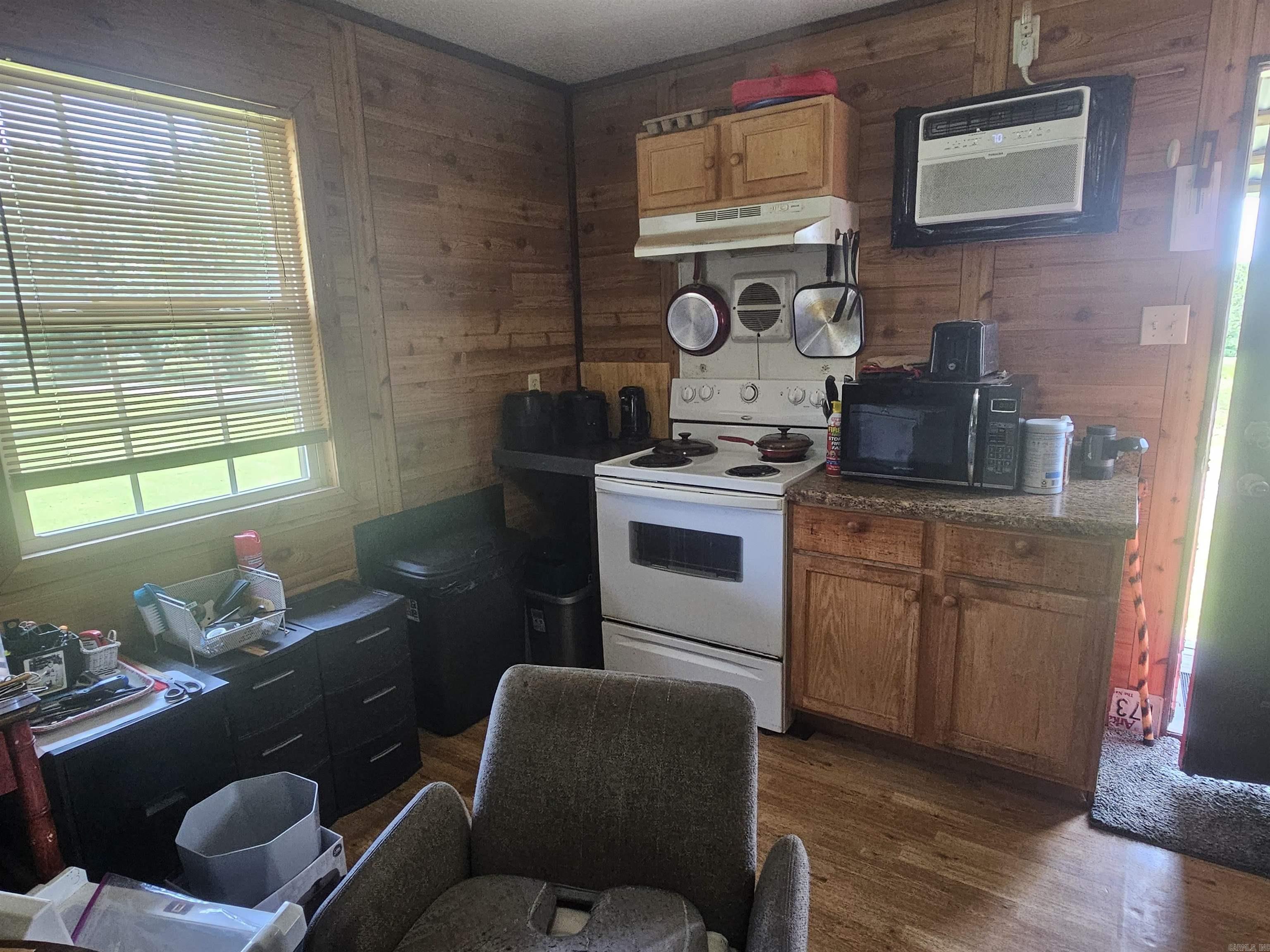 178 Reames Rd  Romance, AR