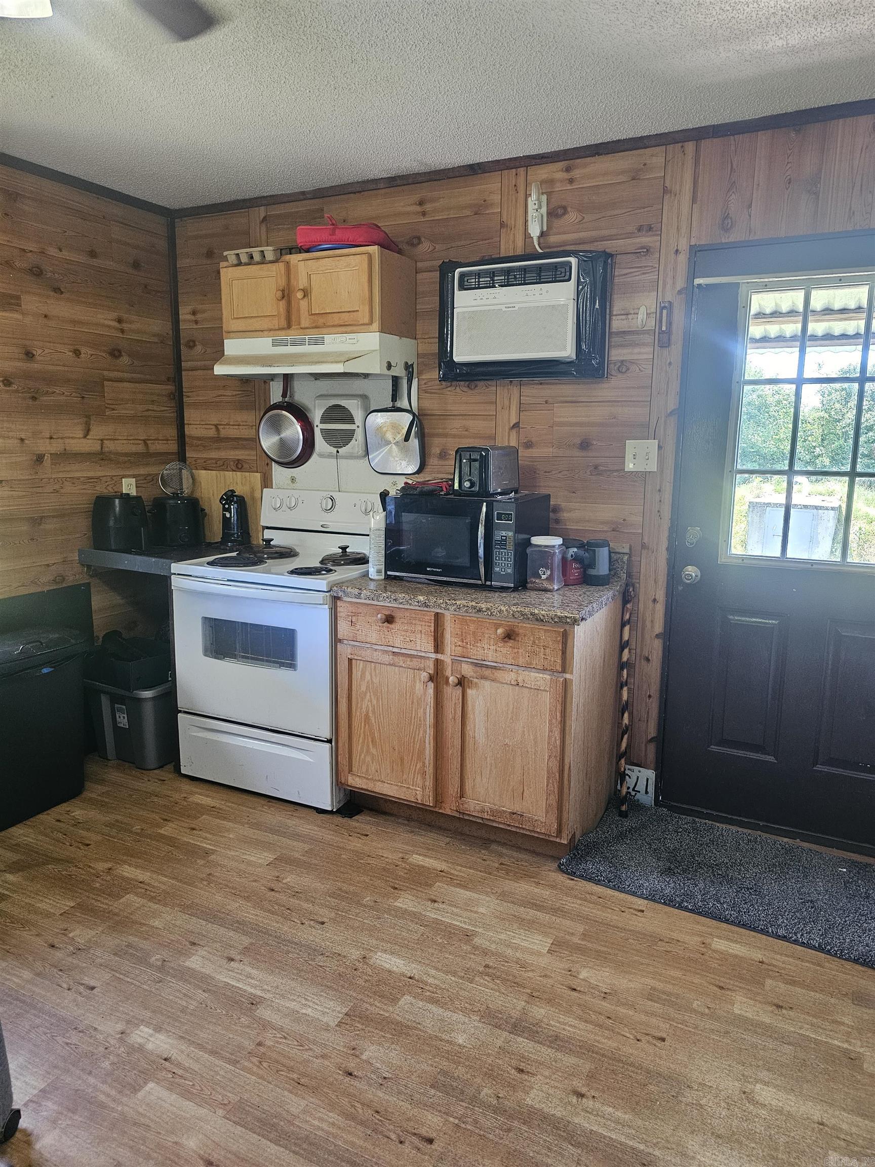 178 Reames Rd  Romance, AR