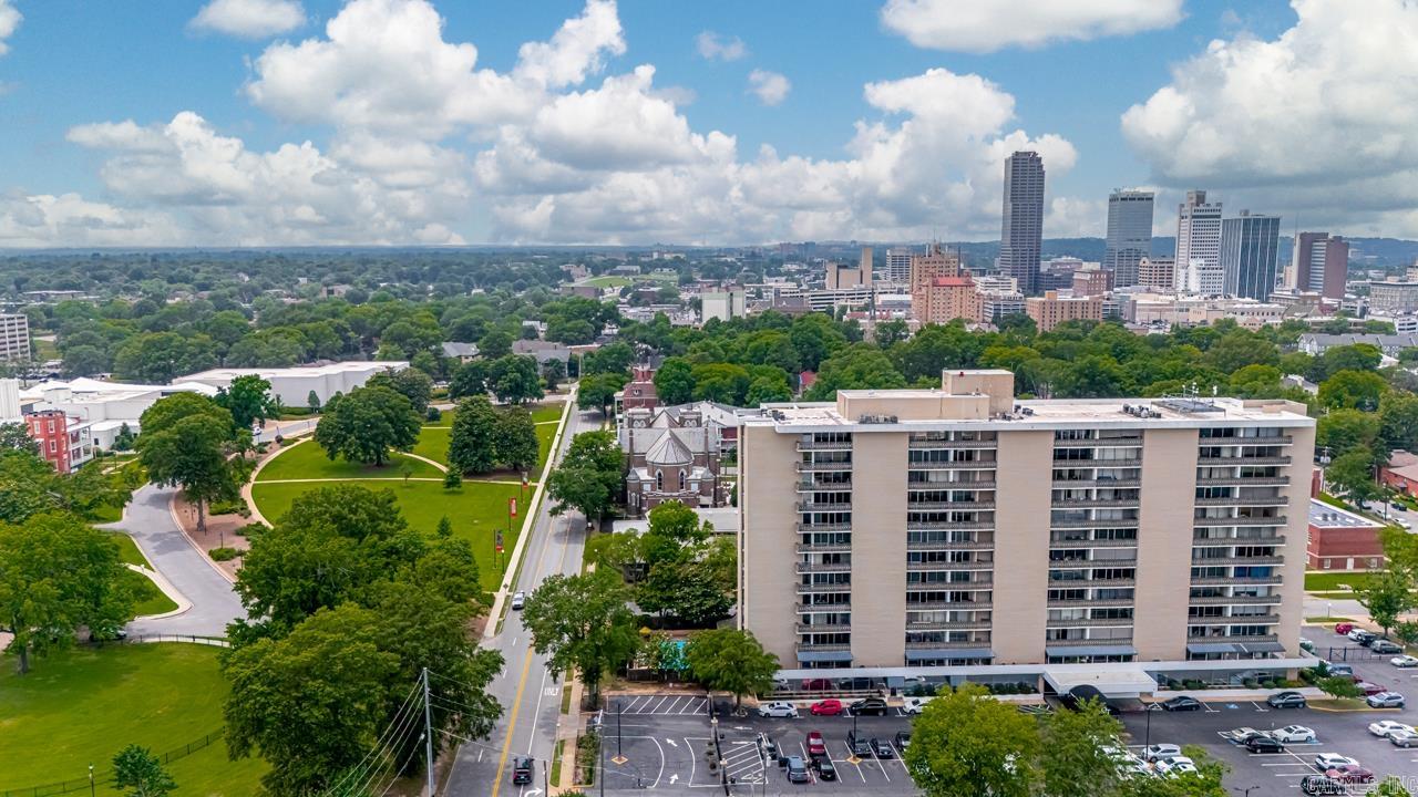 700 E 9th Apt 12J  Little Rock, AR