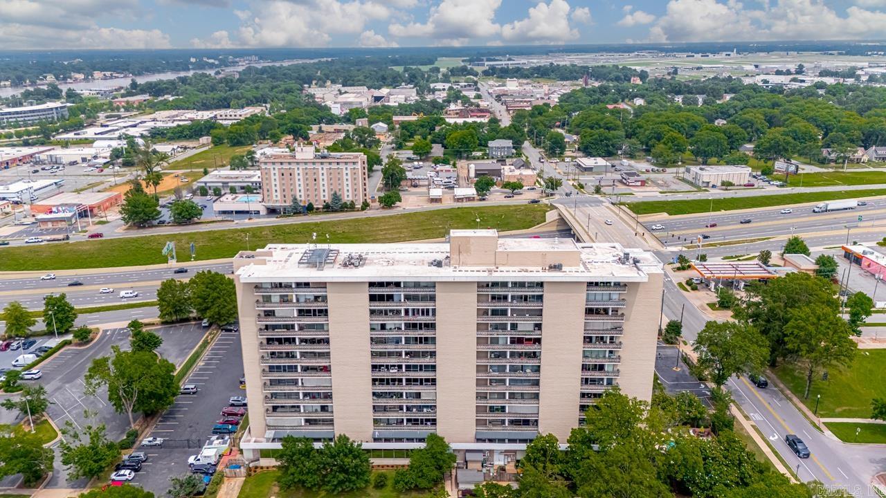 700 E 9th Apt 12J  Little Rock, AR