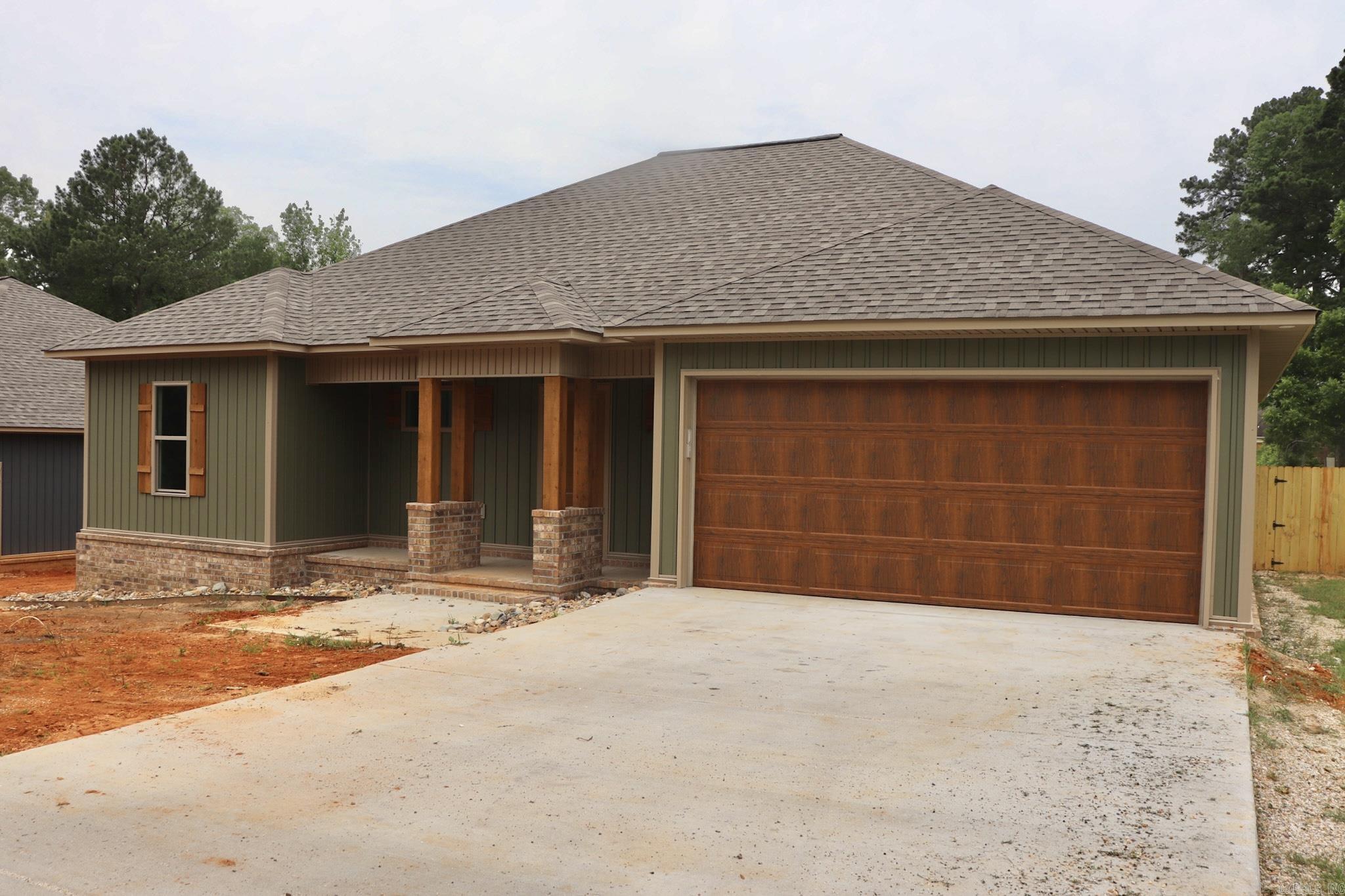 1005 N Red  Sheridan, AR