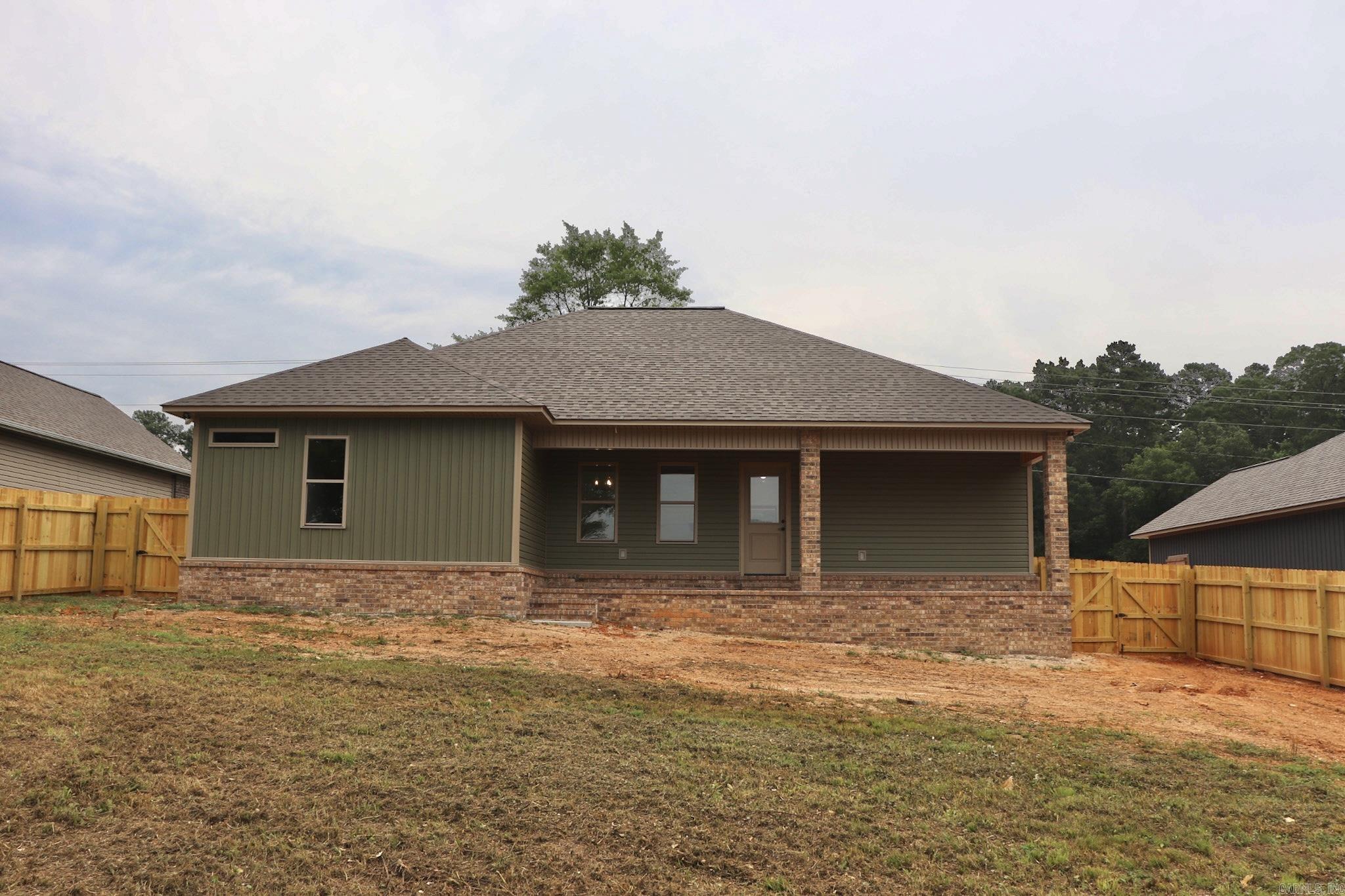 1005 N Red  Sheridan, AR