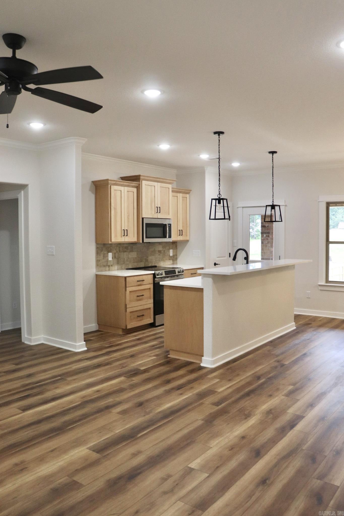 1005 N Red  Sheridan, AR