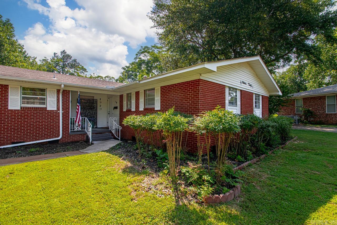 1920 W Arch  Searcy, AR