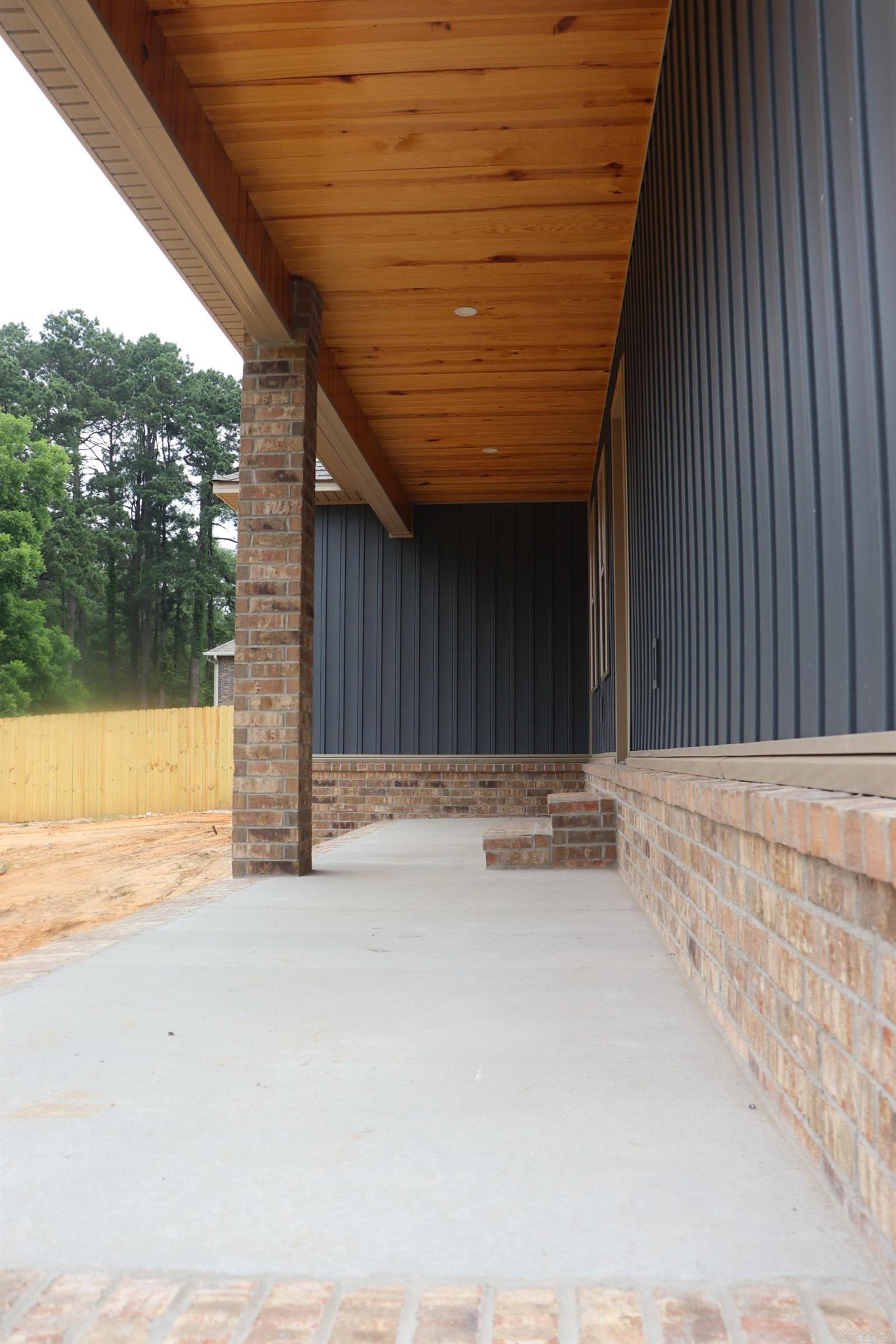 1001 N Red  Sheridan, AR