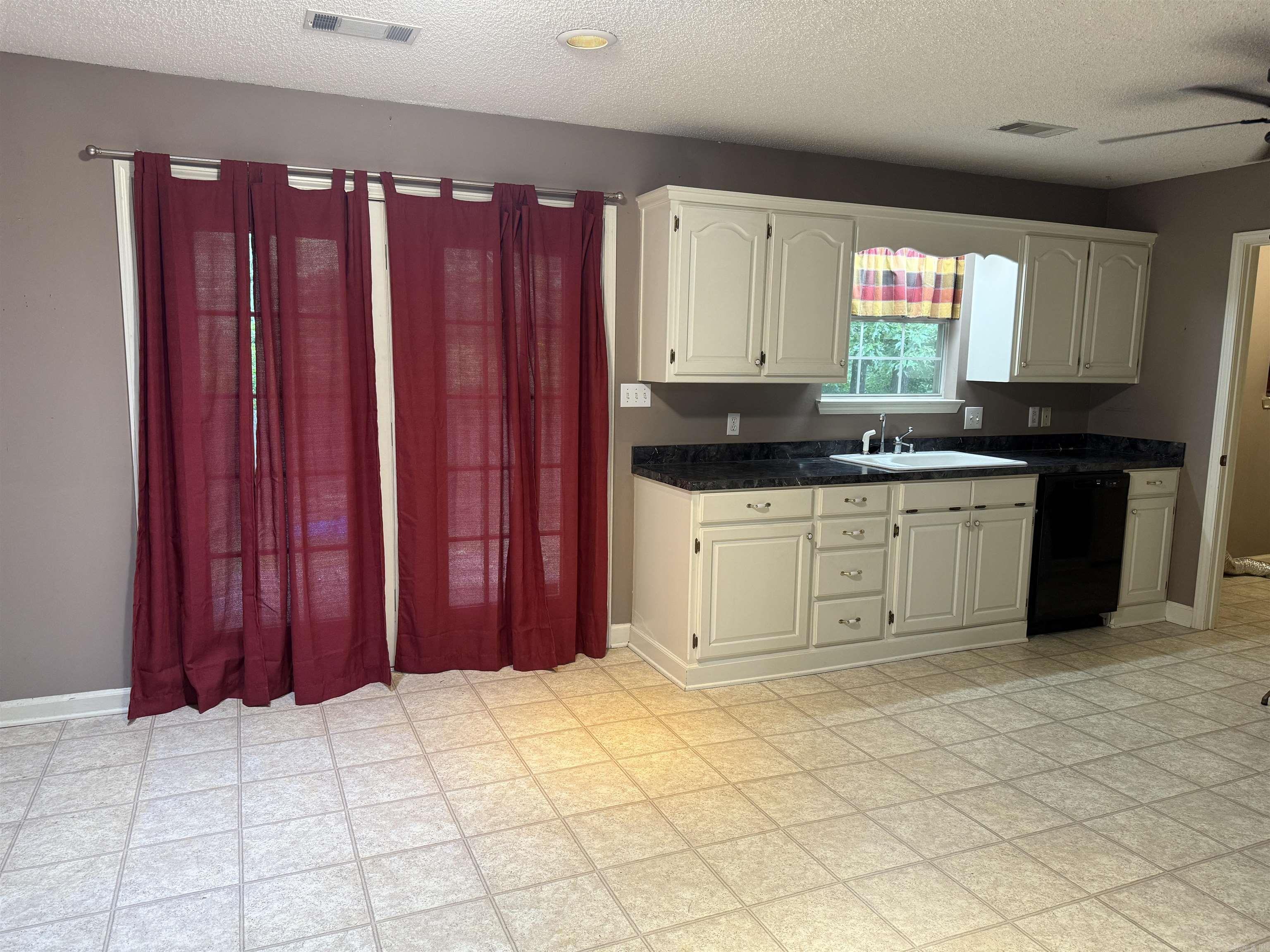 1008 Fox Ridge Drive  Benton, AR