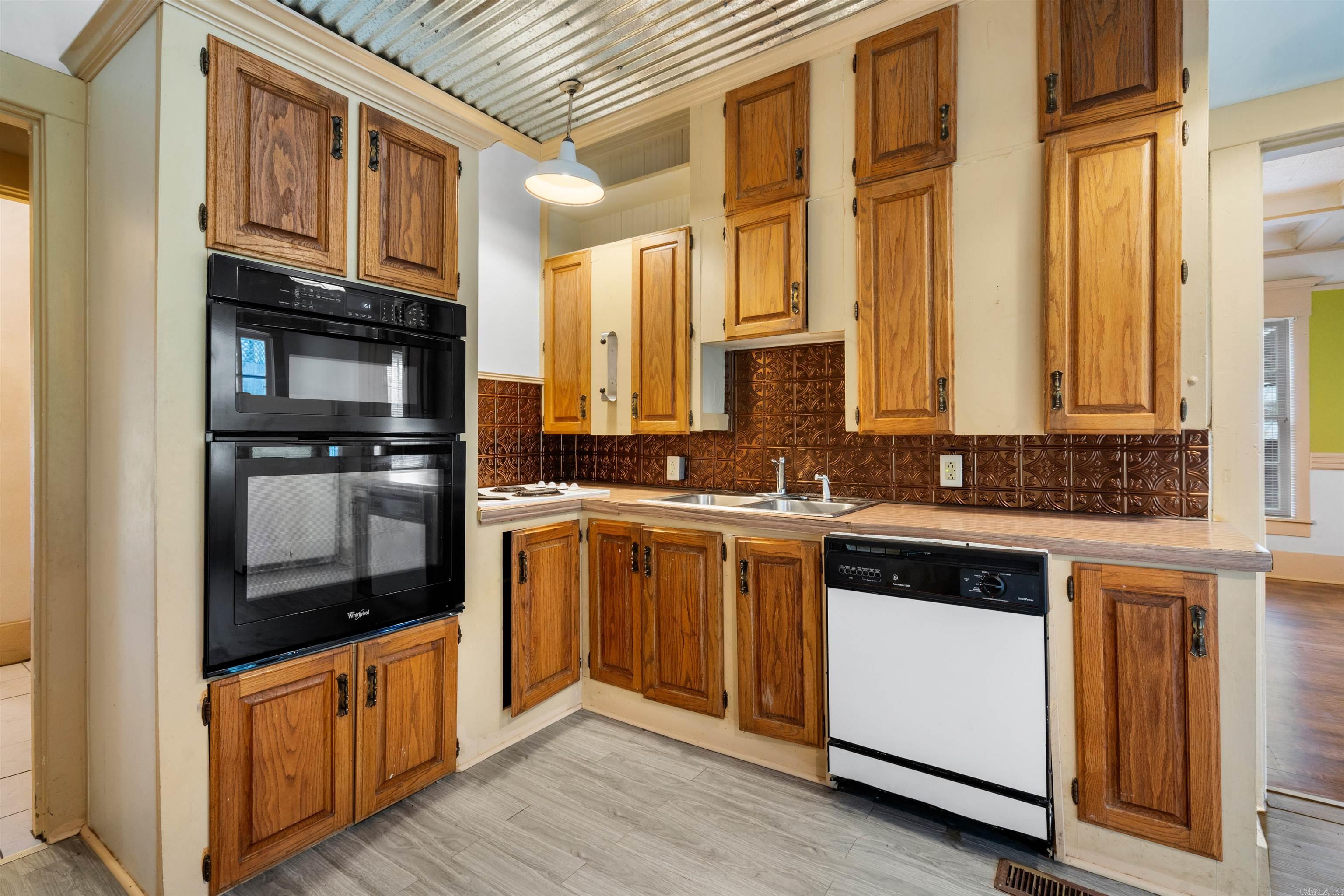 111-113 Dell  Hot Springs, AR