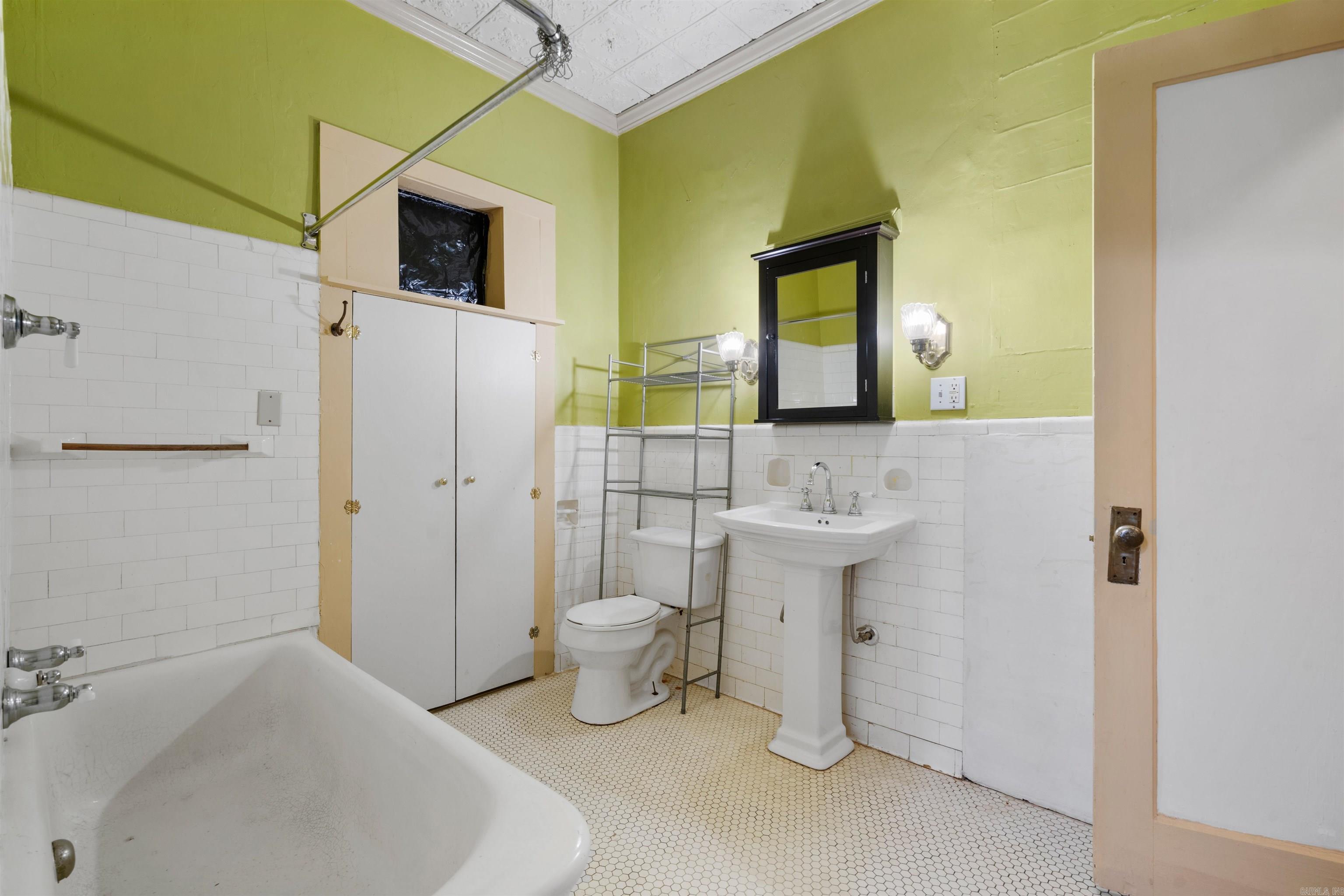 111-113 Dell  Hot Springs, AR