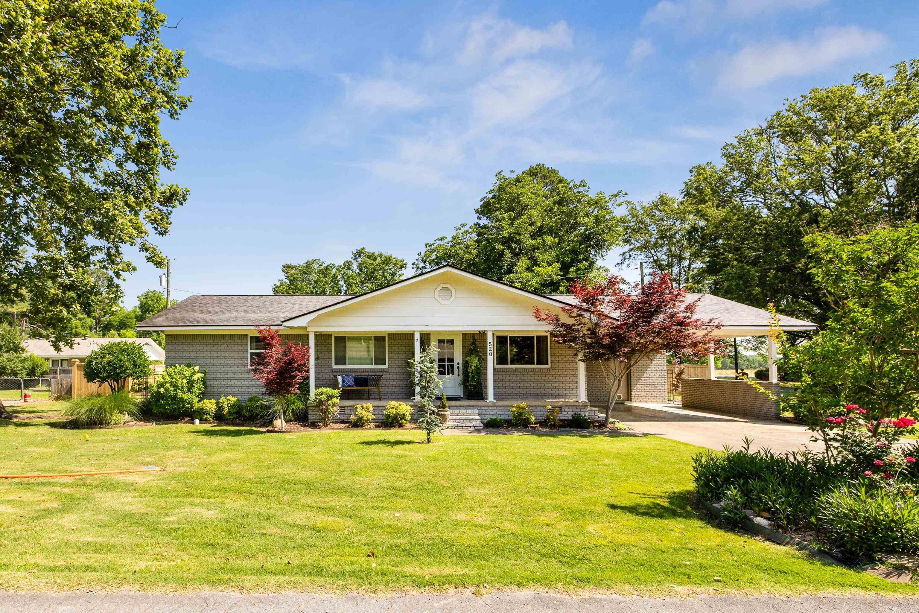520 E 8  Lonoke, AR
