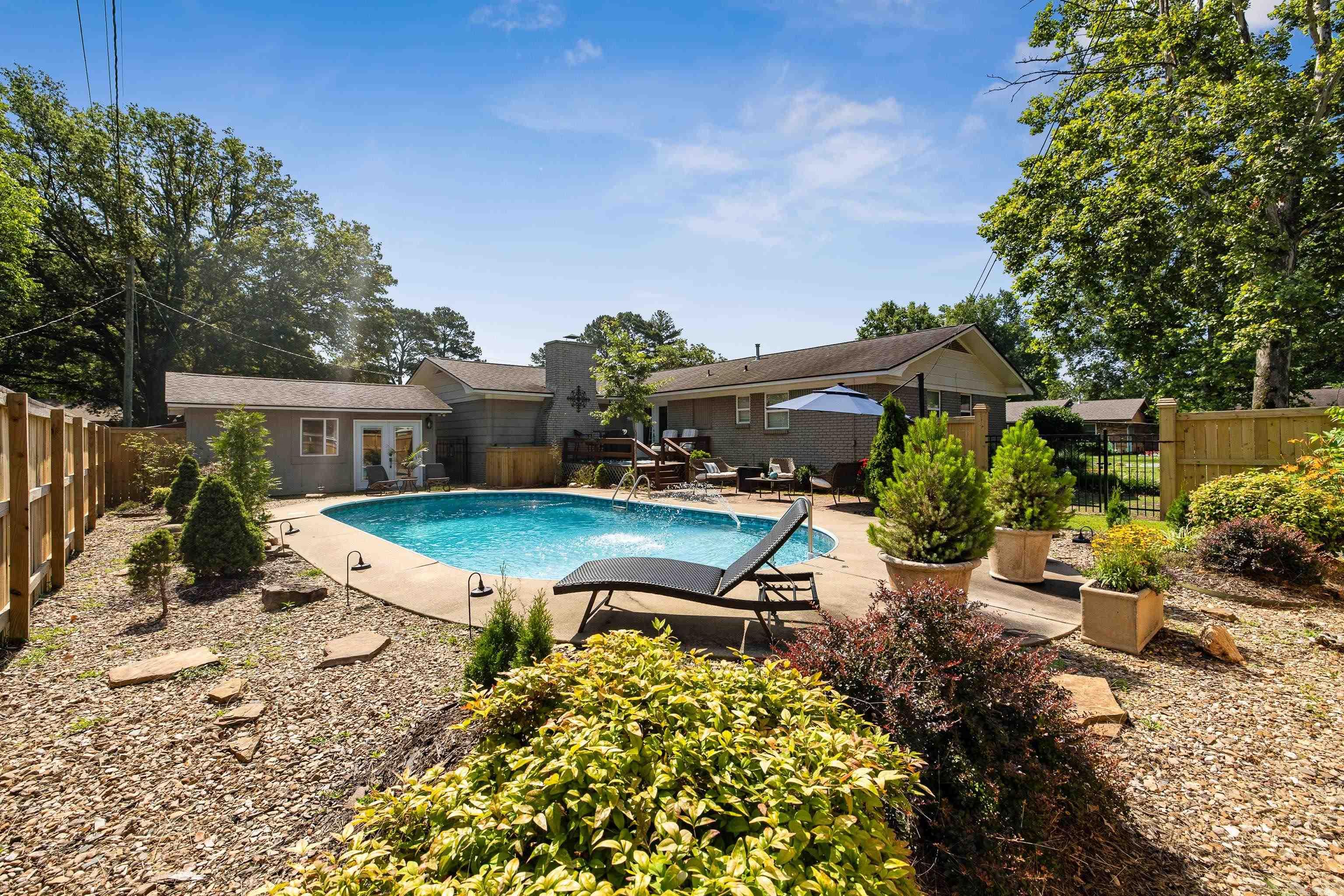 520 E 8  Lonoke, AR