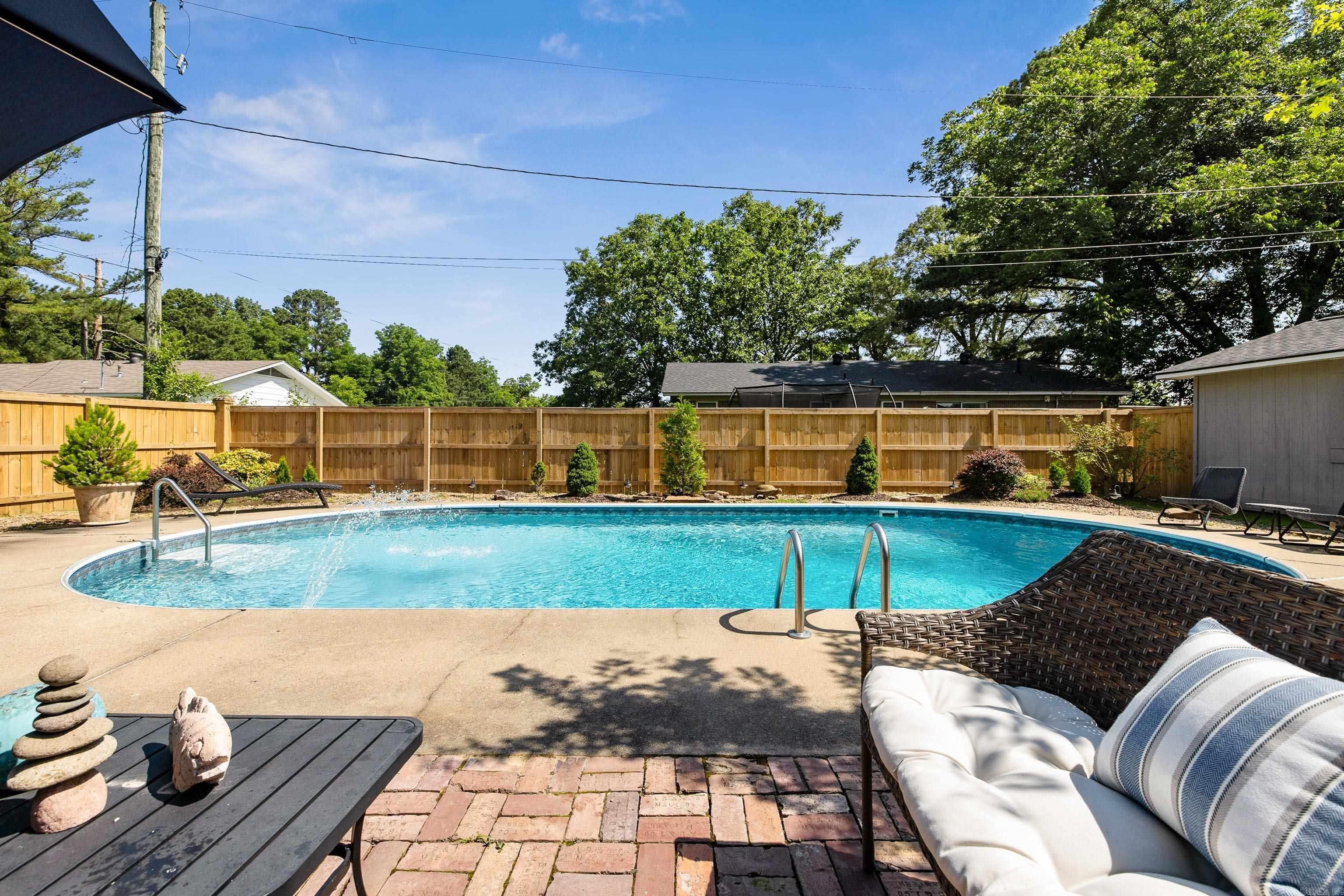520 E 8  Lonoke, AR