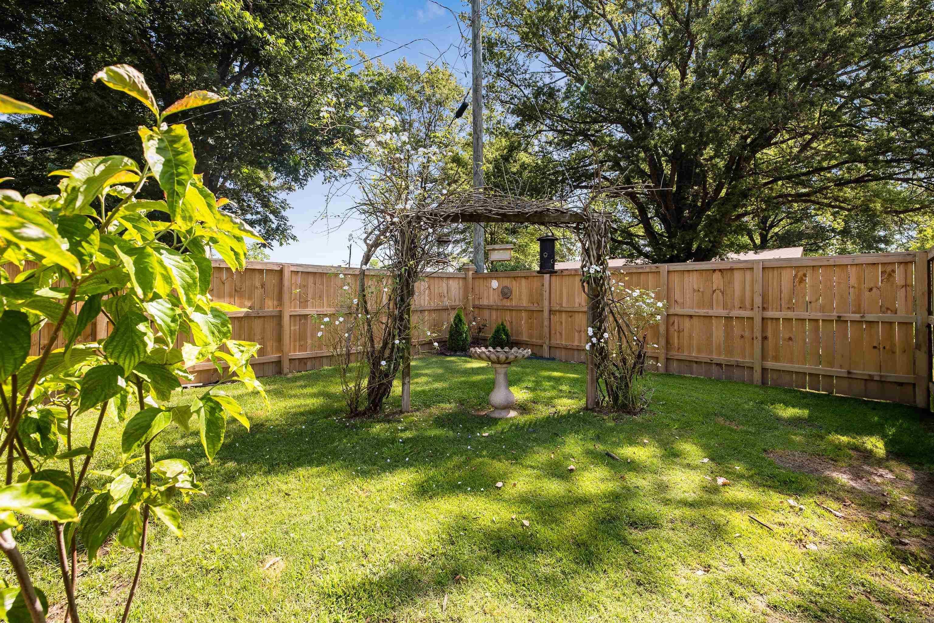 520 E 8  Lonoke, AR