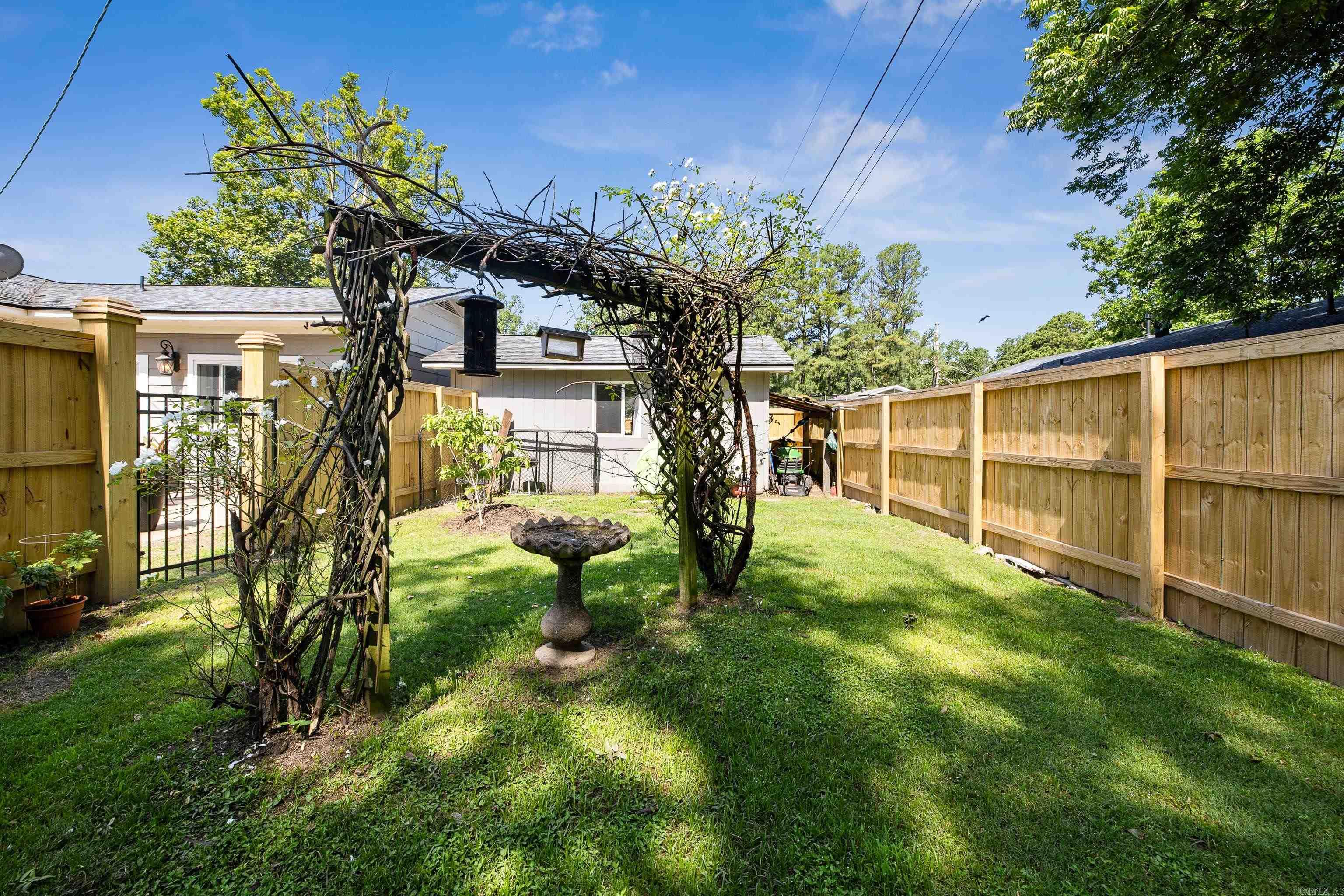 520 E 8  Lonoke, AR