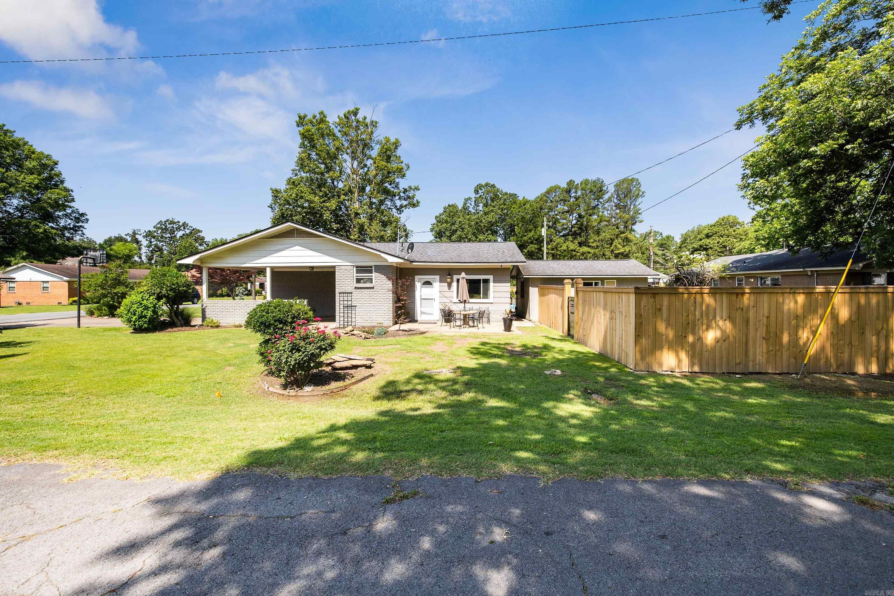 520 E 8  Lonoke, AR