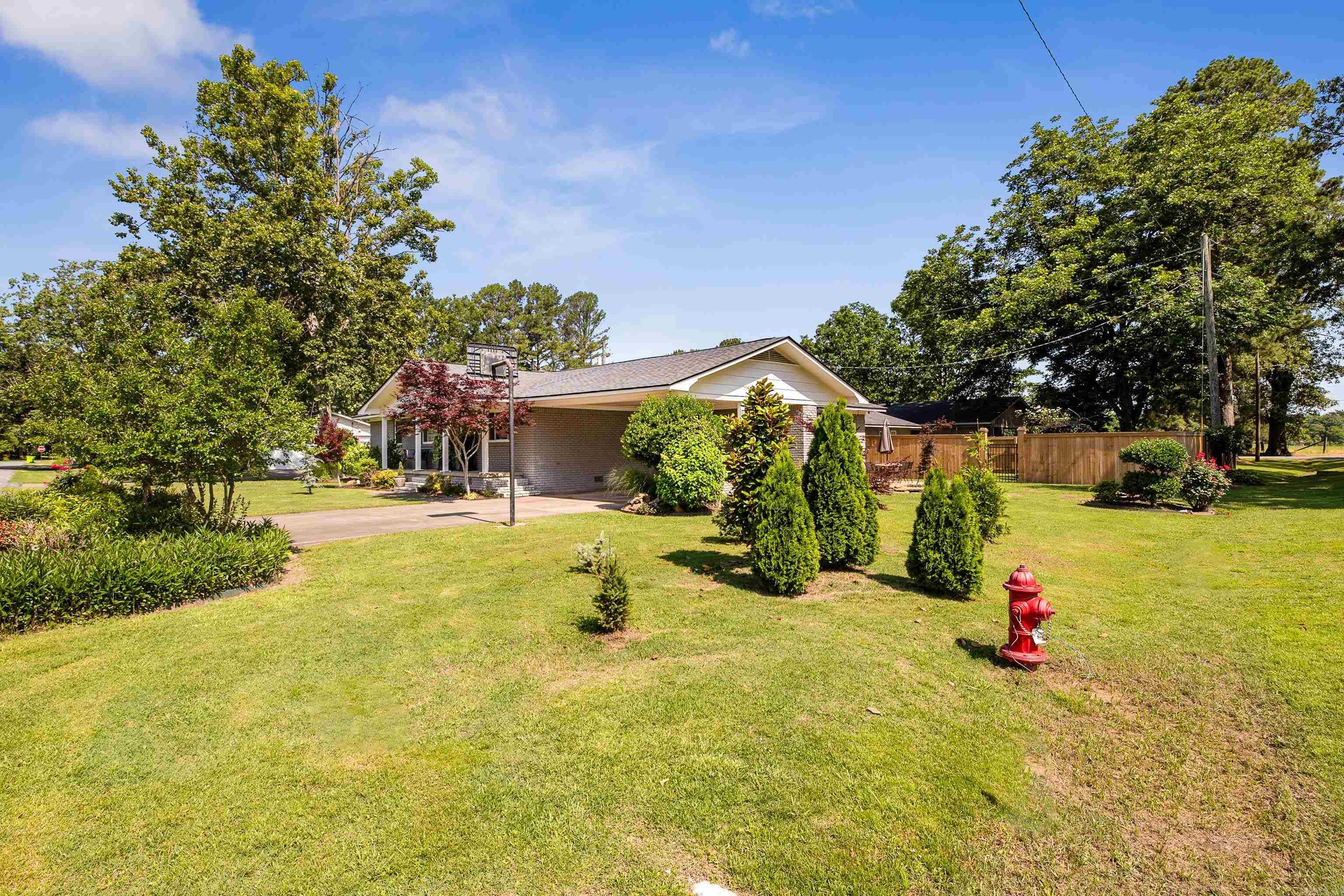 520 E 8  Lonoke, AR