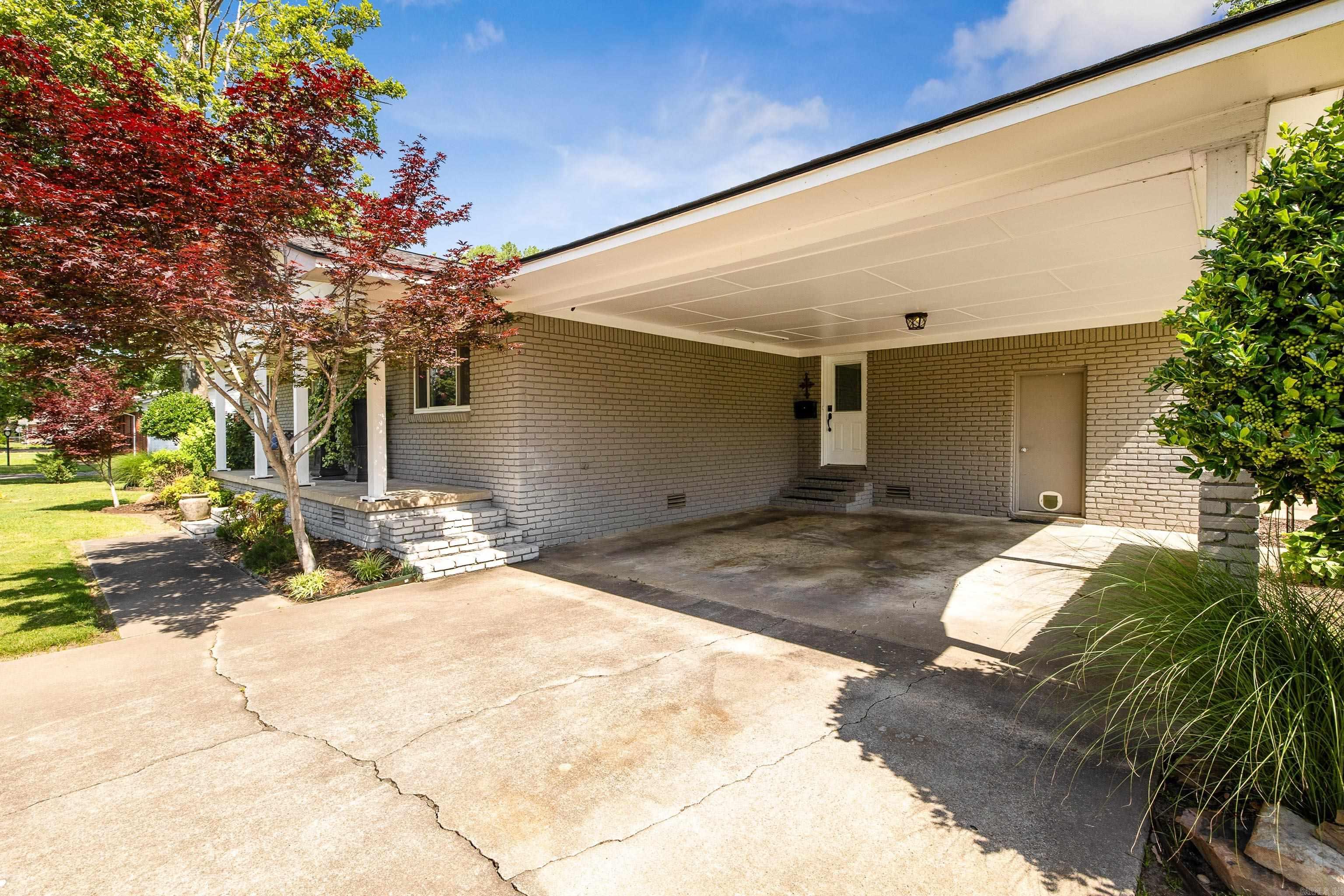 520 E 8  Lonoke, AR