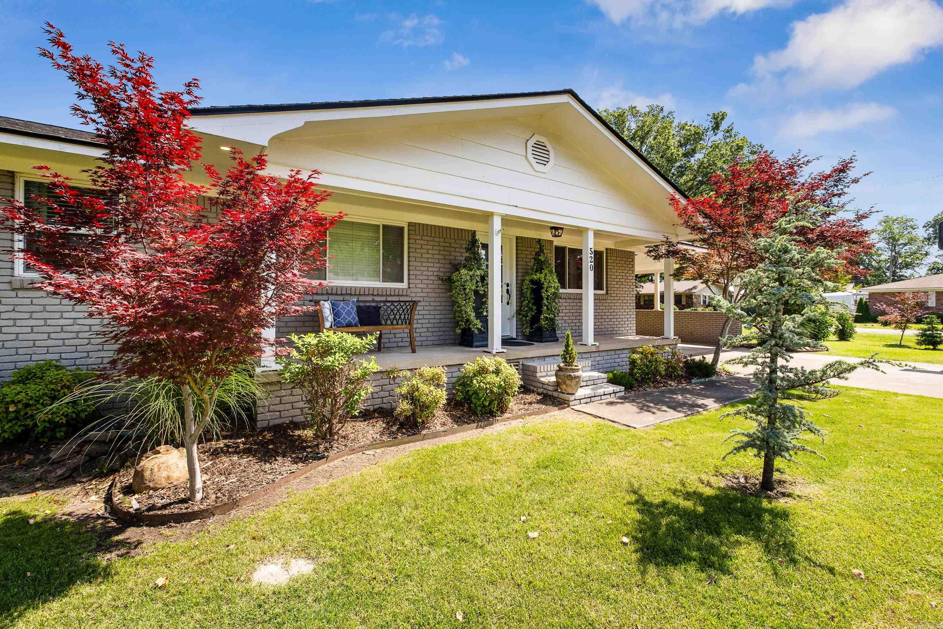 520 E 8  Lonoke, AR