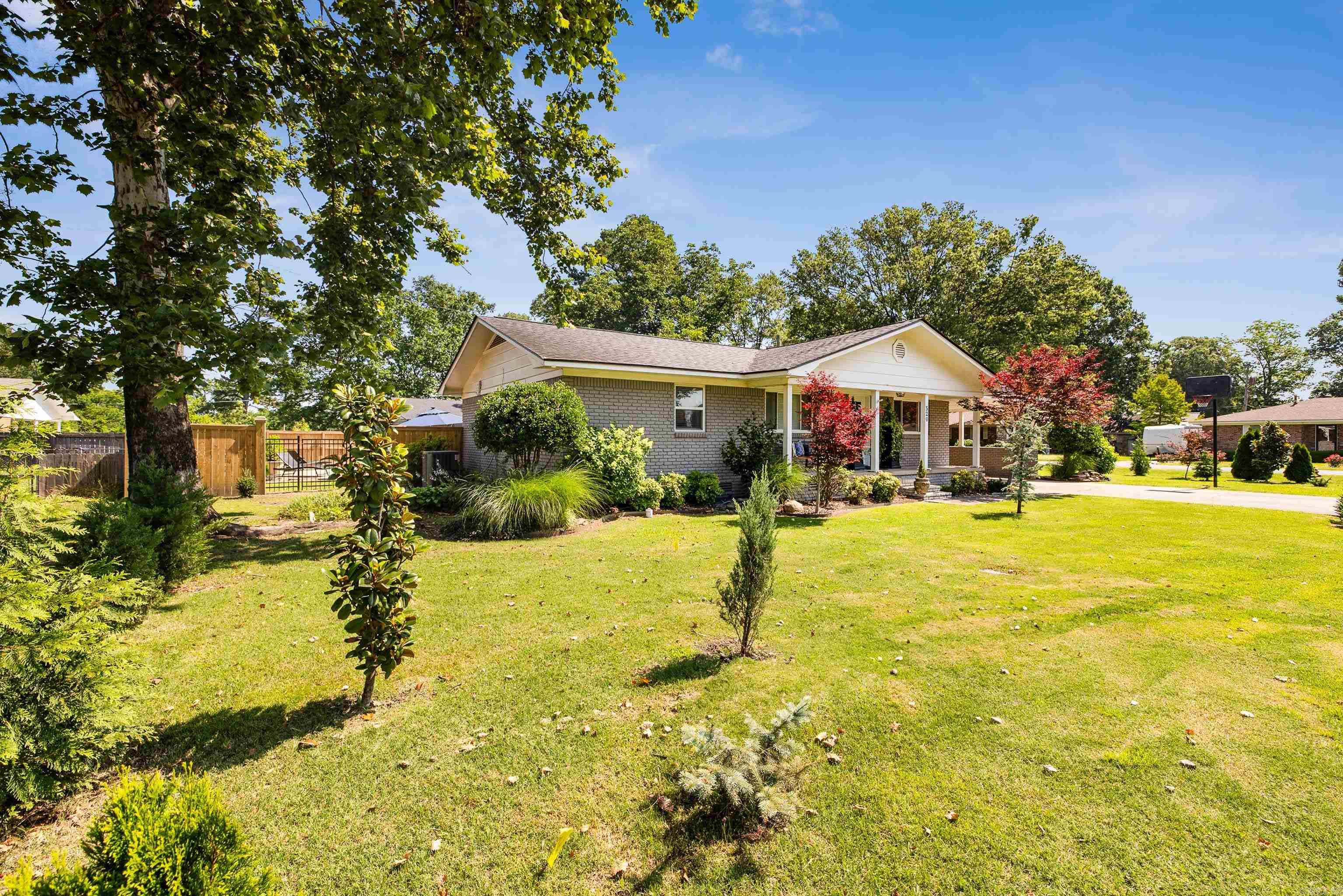 520 E 8  Lonoke, AR