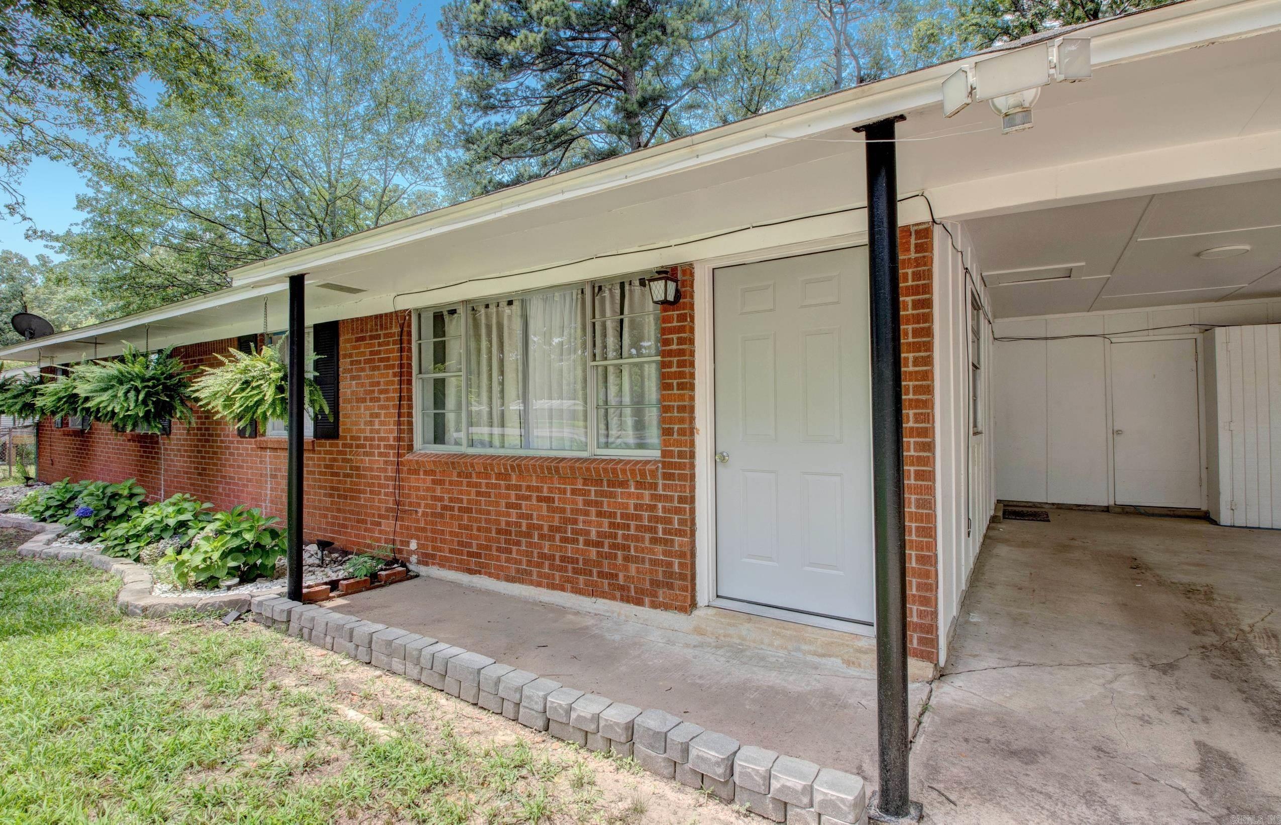 912 West  White Hall, AR